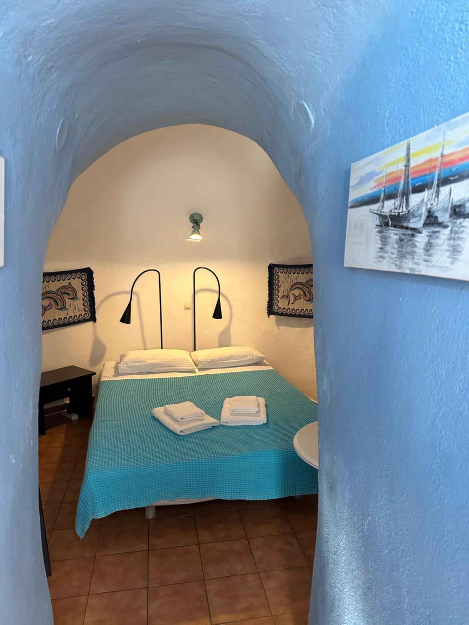 Lioyerma Windmill With Outdoor Hot Tub * Oia (Santorini)