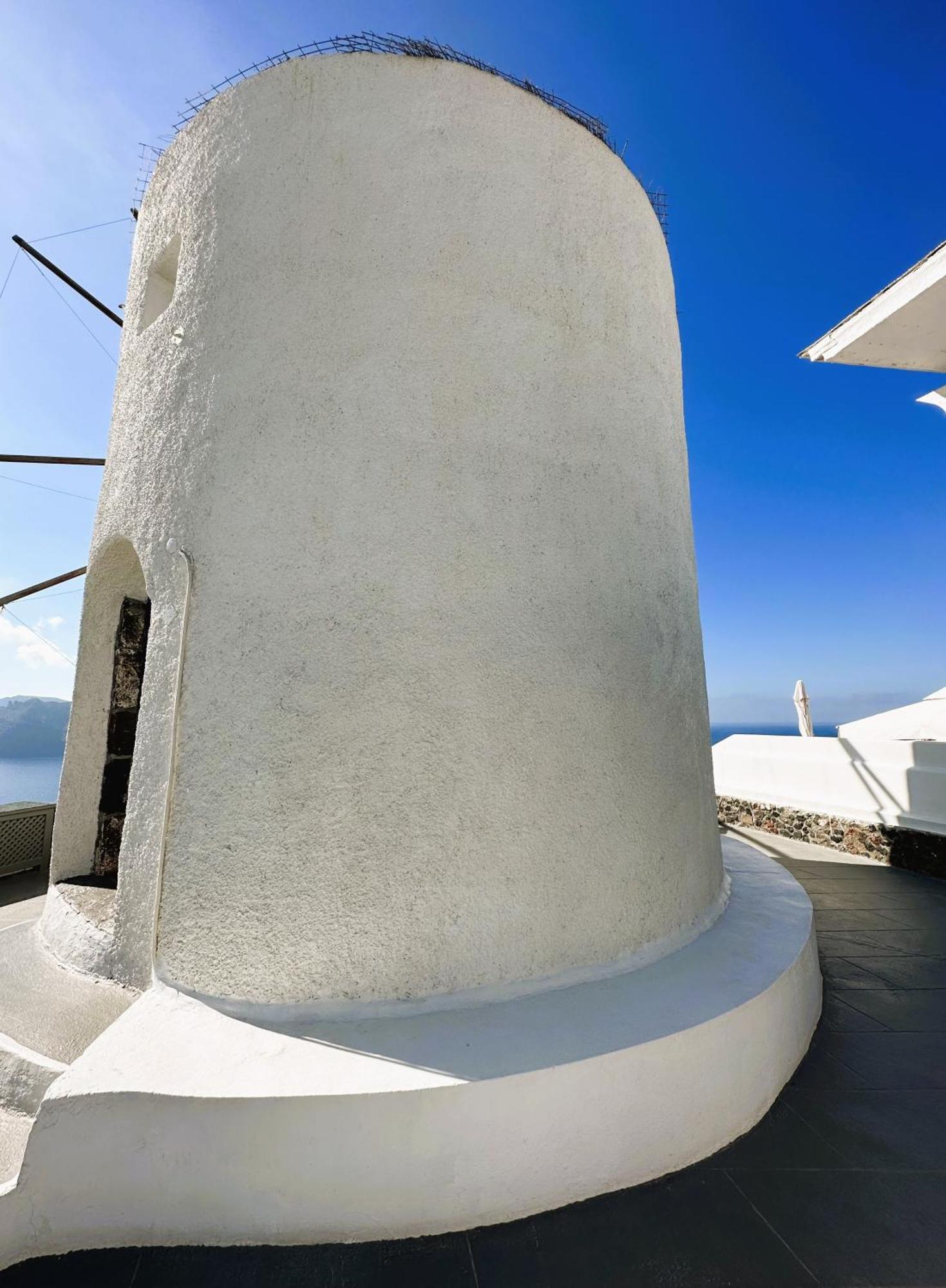 Lioyerma Windmill With Outdoor Hot Tub *