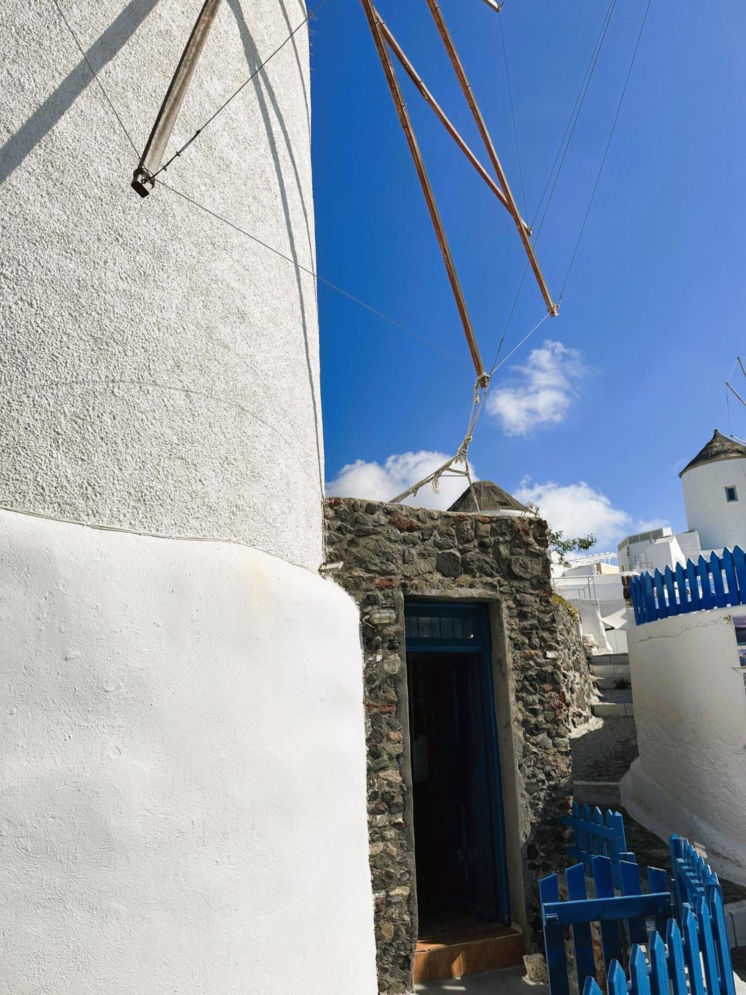 Lioyerma Windmill With Outdoor Hot Tub Apartment Oia (Santorini)