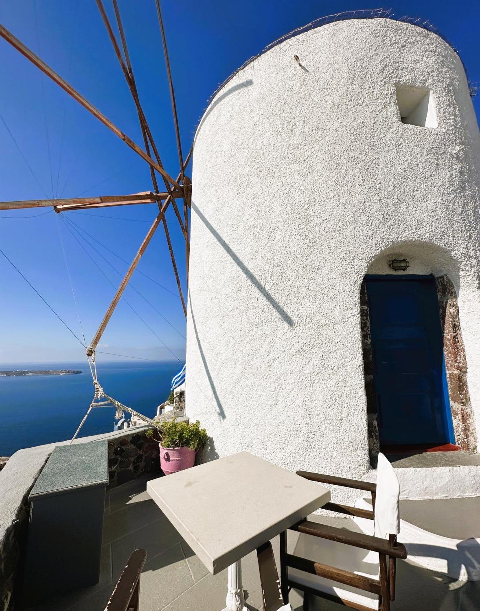 Lioyerma Windmill With Outdoor Hot Tub *