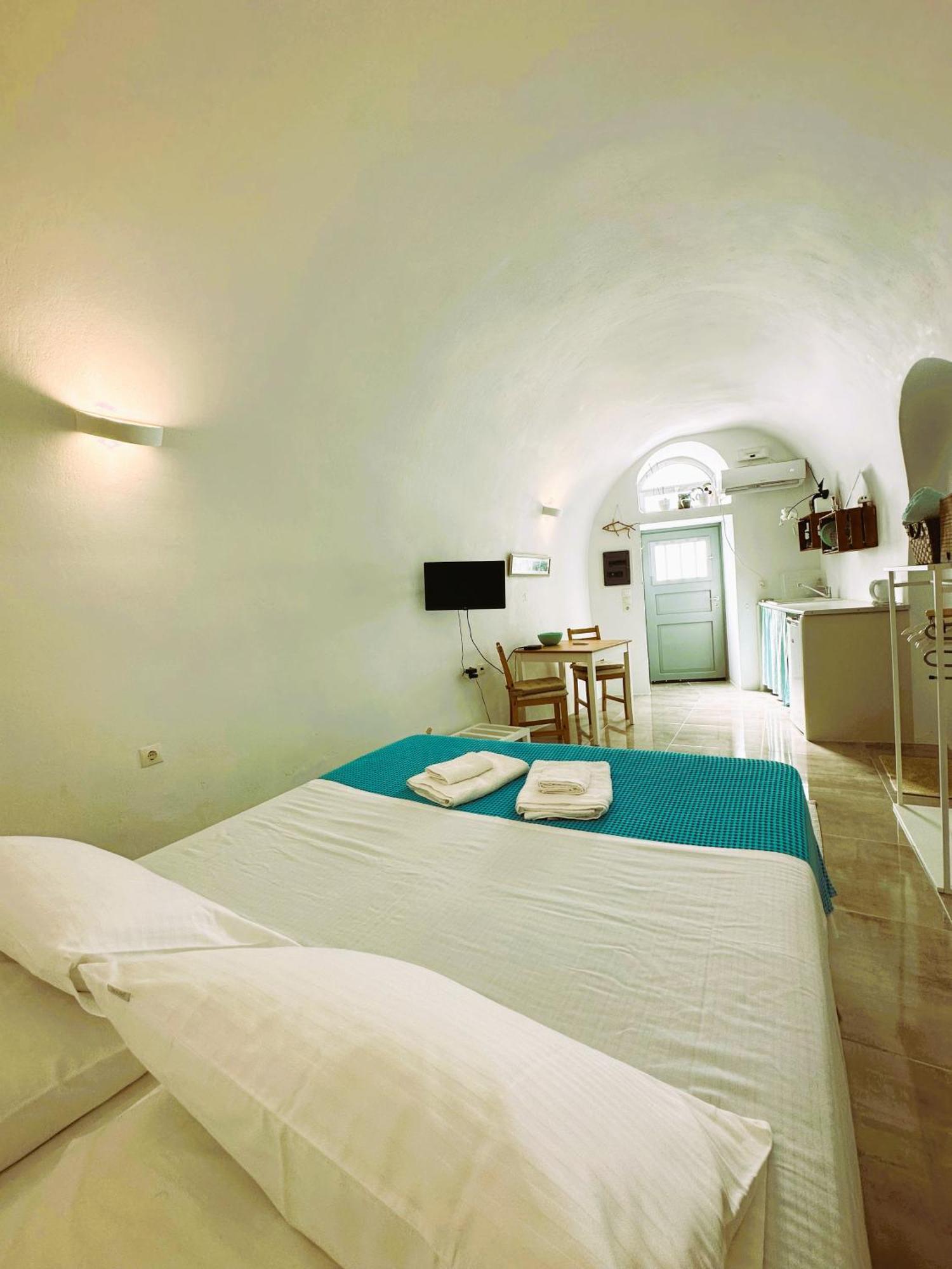 Apartment Lioyerma Cave With Private Outdoor Hot Tub *