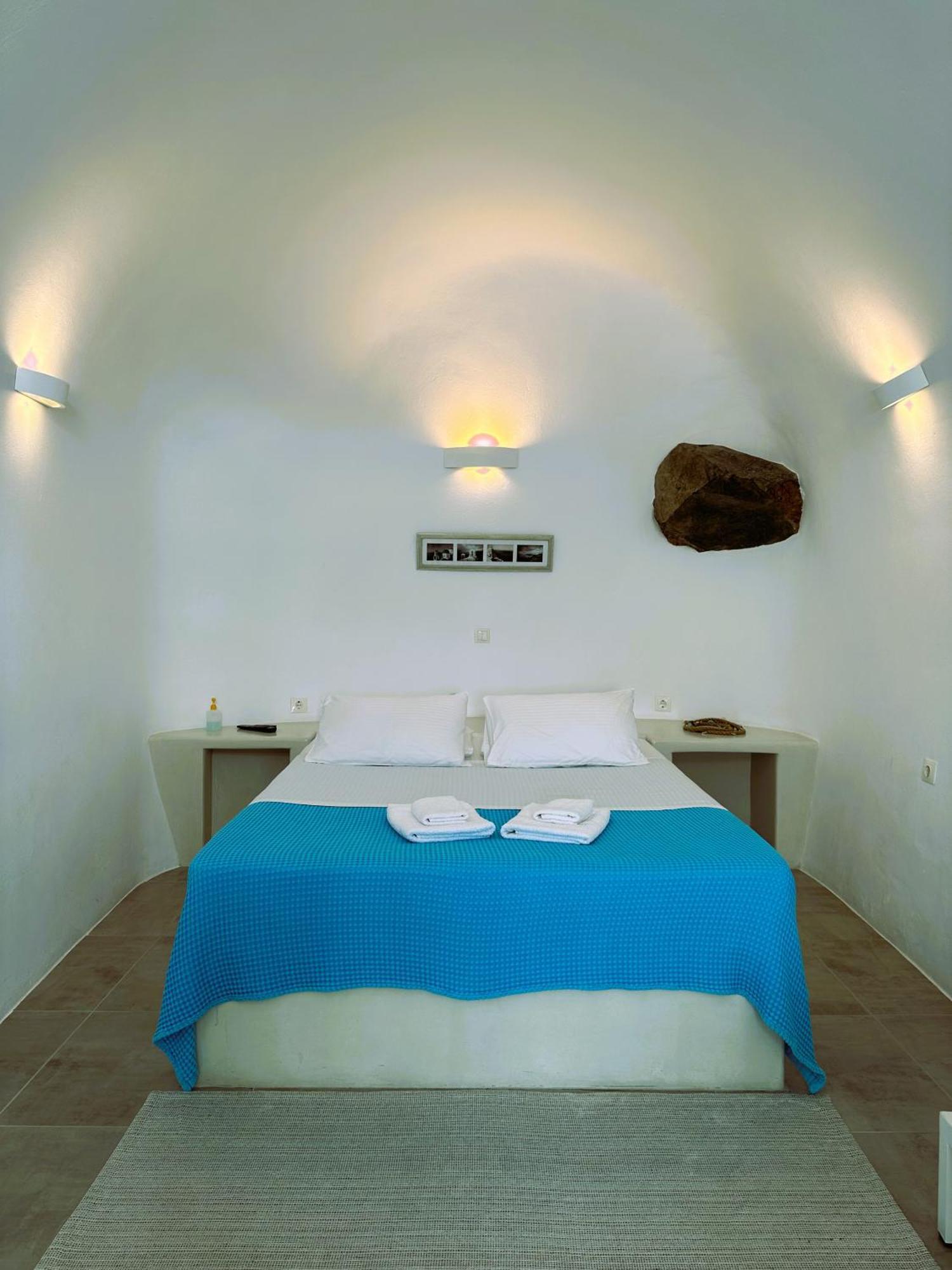 Lioyerma Cave With Private Outdoor Hot Tub *