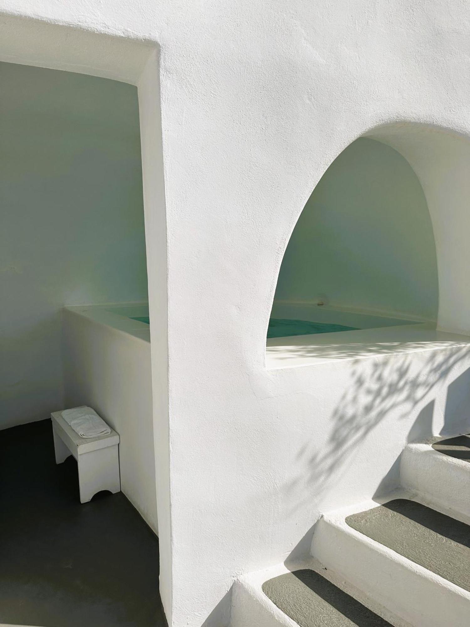 Lioyerma Cave With Private Outdoor Hot Tub Apartment