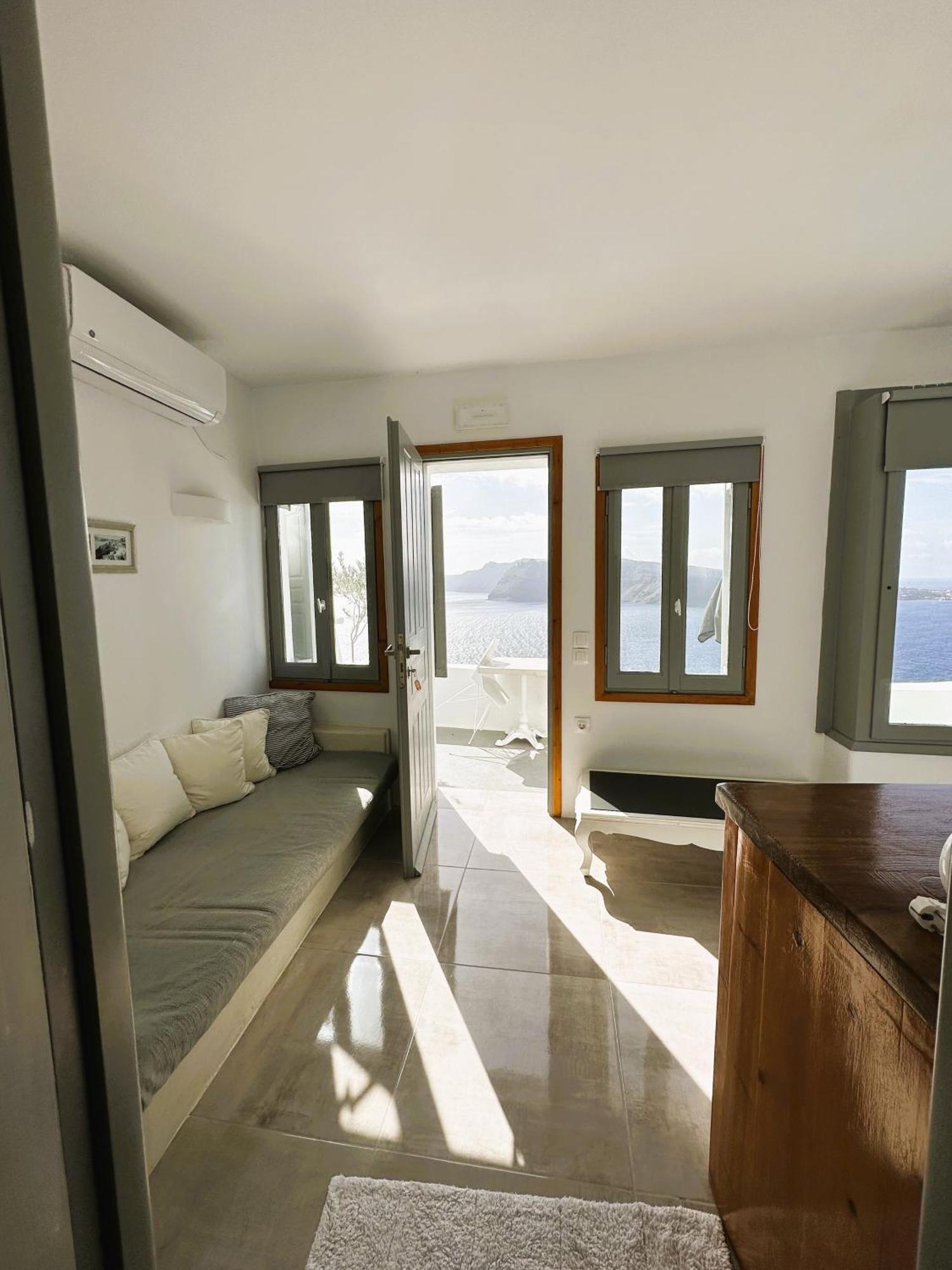 Lioyerma Cave Villa2 With Private Hot Tub Oia (Santorini)