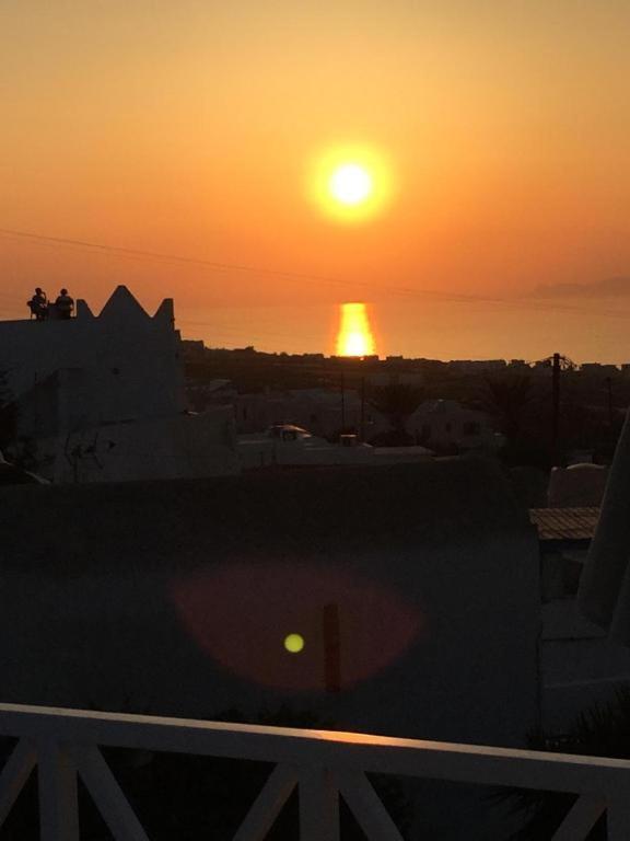 Red Stone * Oia (Santorini)