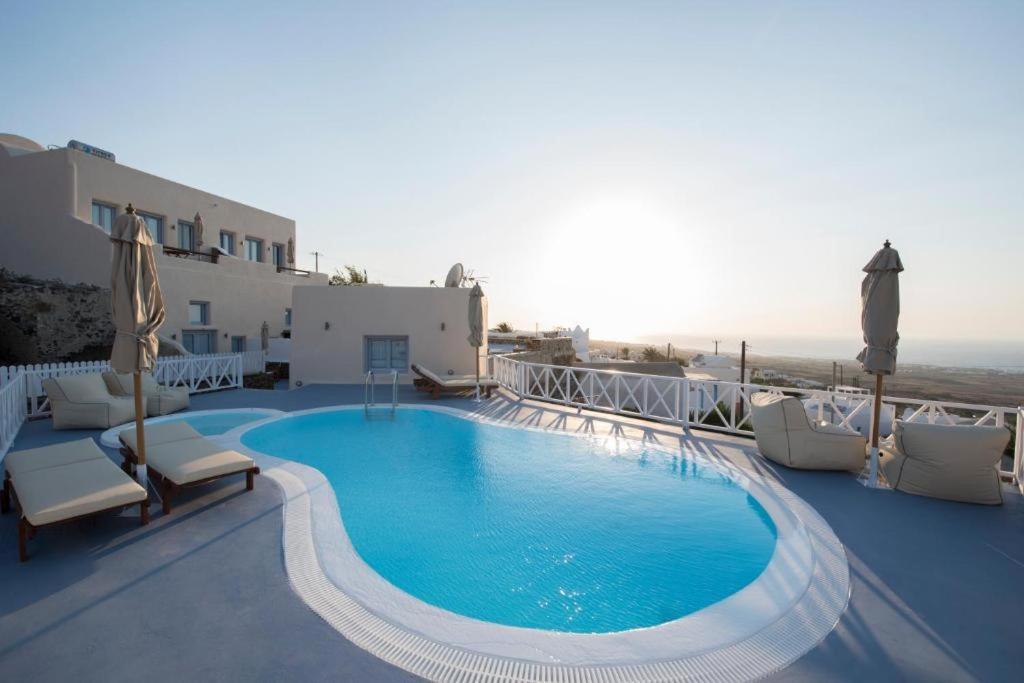 Red Stone Guest house Oia (Santorini)