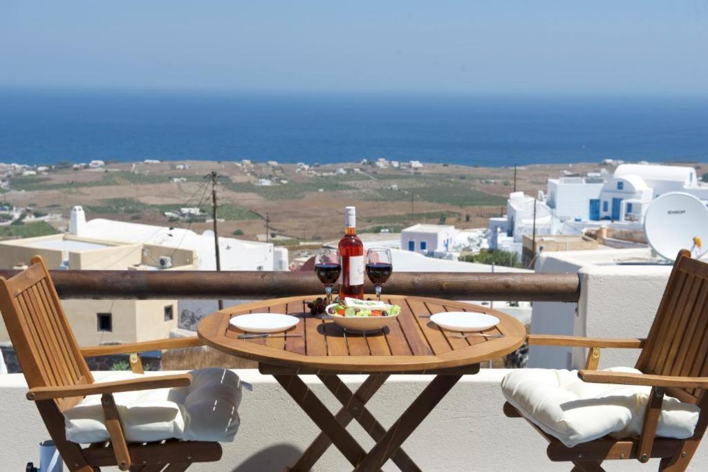 Red Stone Guest house Oia (Santorini)