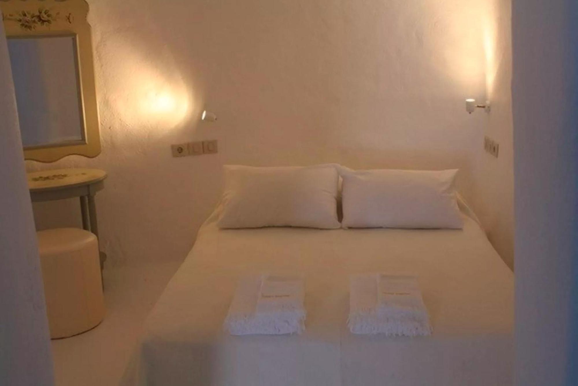 Gorgeous Santorini 1 Bedroom Felicitous Private Hot Tub Stunning Caldera Views Villa