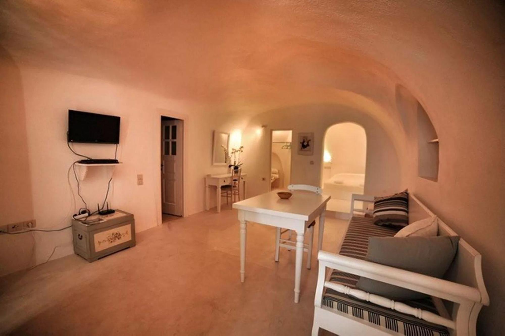 Gorgeous Santorini 1 Bedroom Felicitous Private Hot Tub Stunning Caldera Views Oia (Santorini)