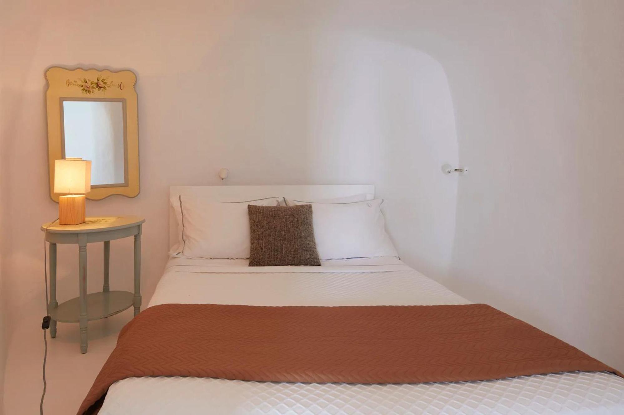 Gorgeous Santorini 1 Bedroom Felicitous Private Hot Tub Stunning Caldera Views Villa