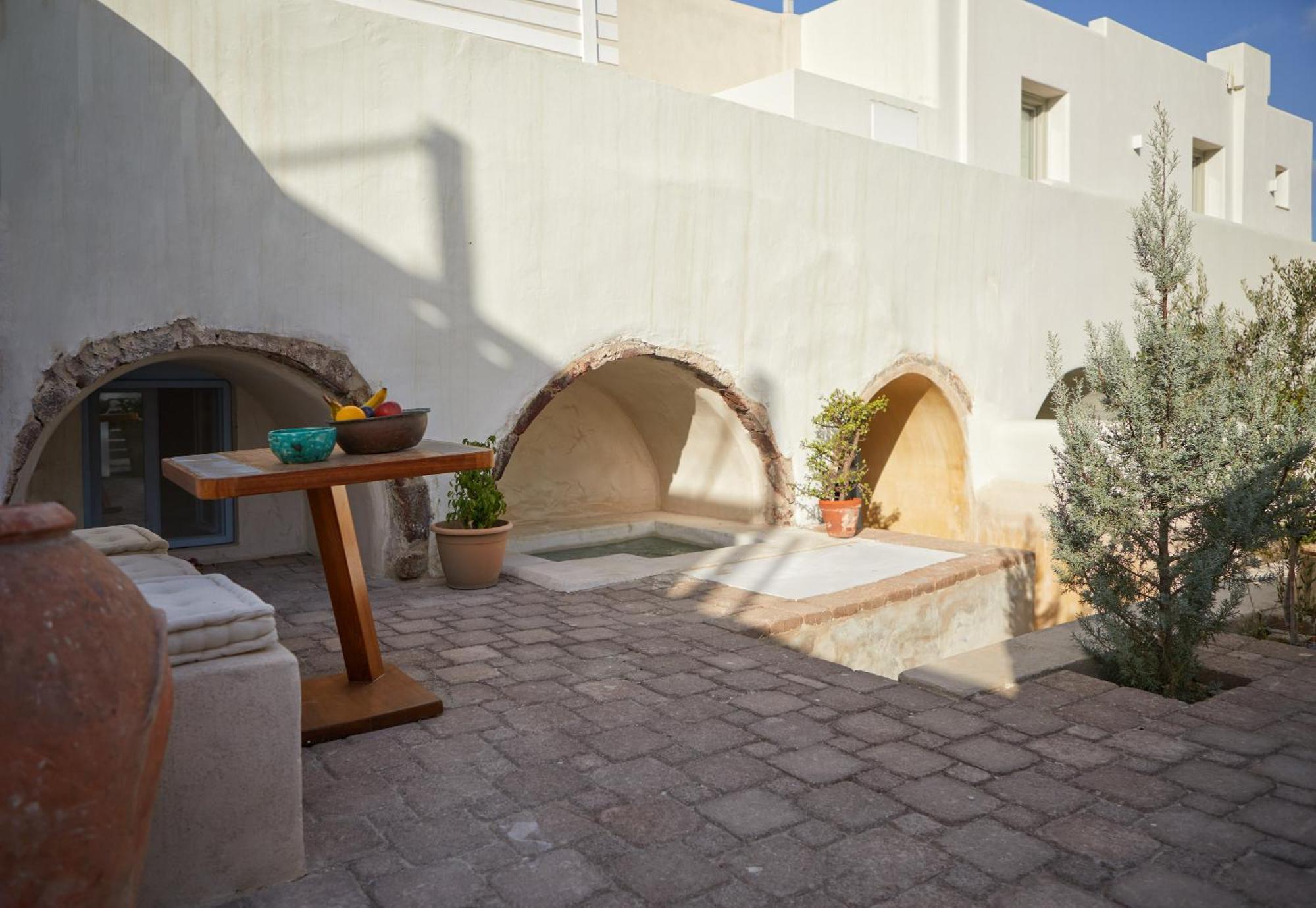 Oia's Cellars Apartment *