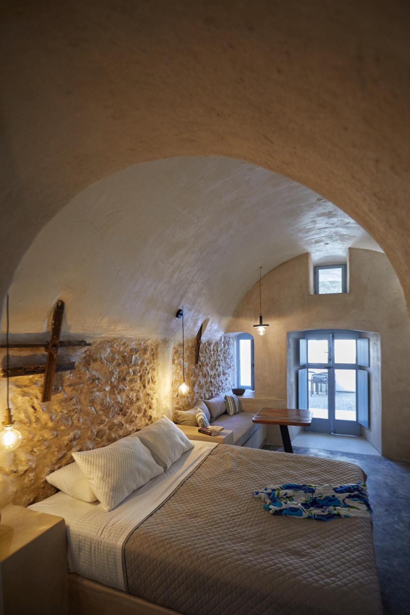 Oia's Cellars