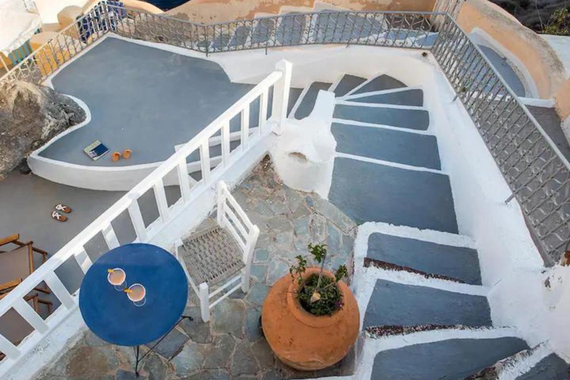 Great Cave At Oia, Greece Apartment *