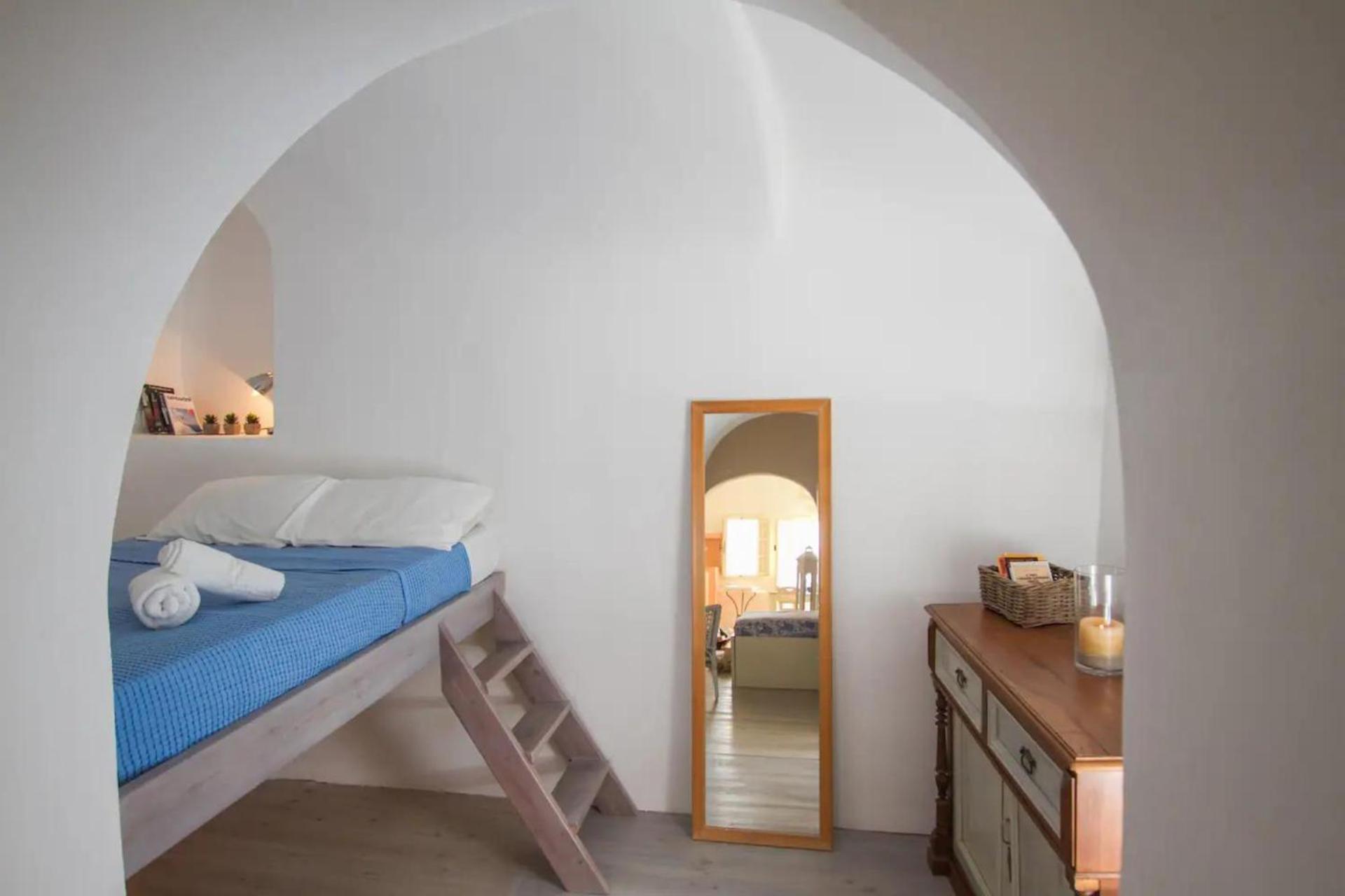 Luxury Cave At Oia, Greece Holiday home