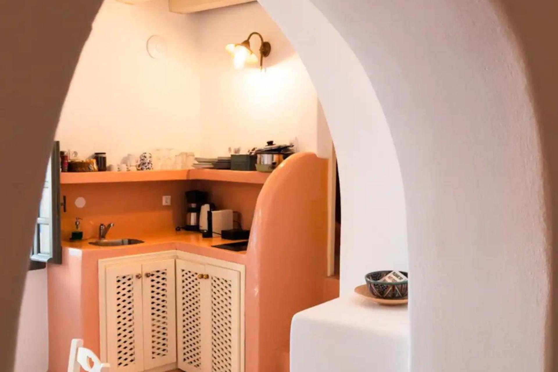 Luxury Cave At Oia, Greece *