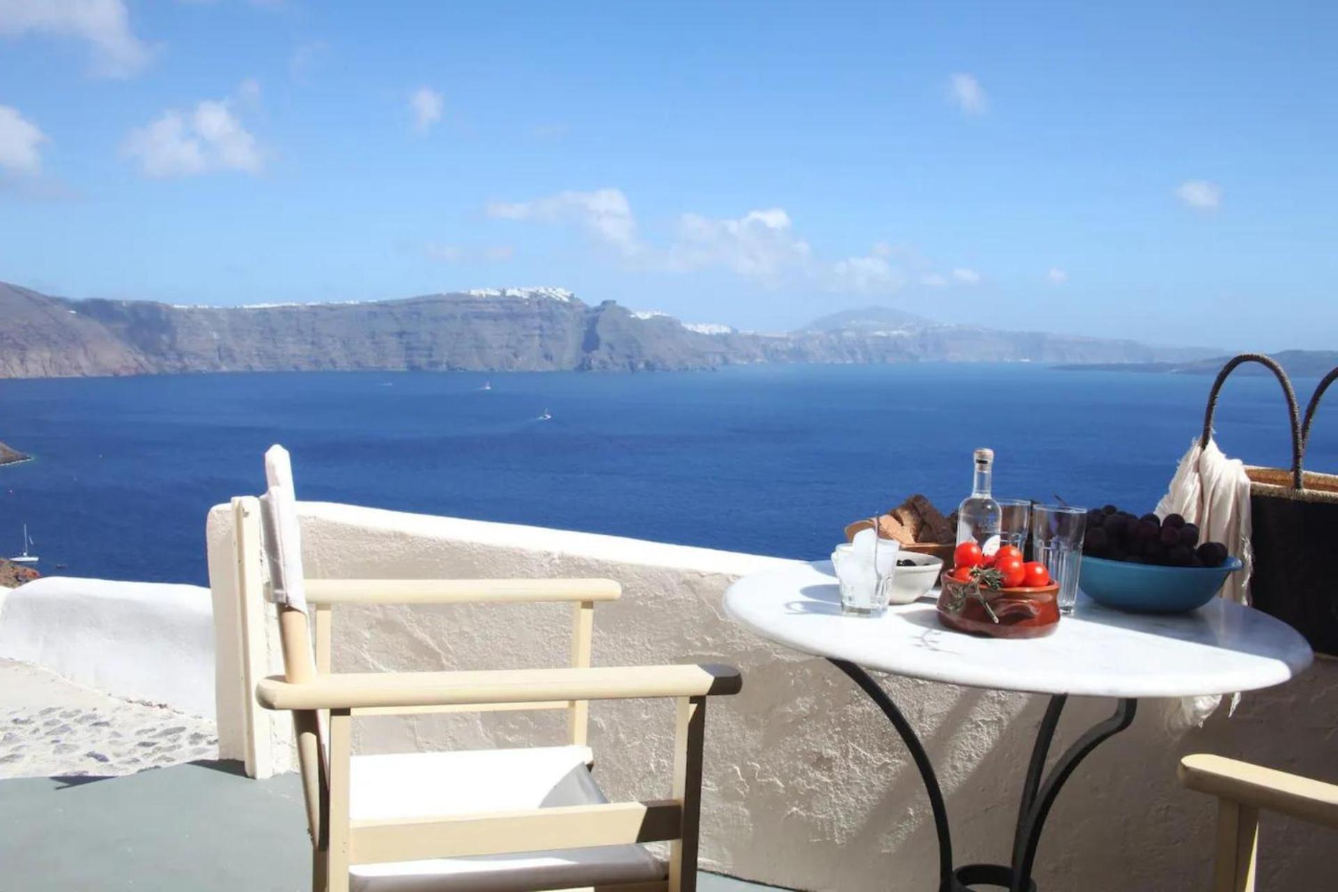 Luxury Cave At Oia, Greece Holiday home *