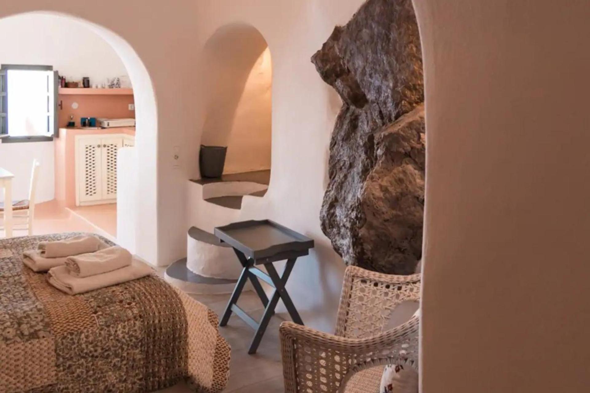Luxury Cave At Oia, Greece Holiday home *