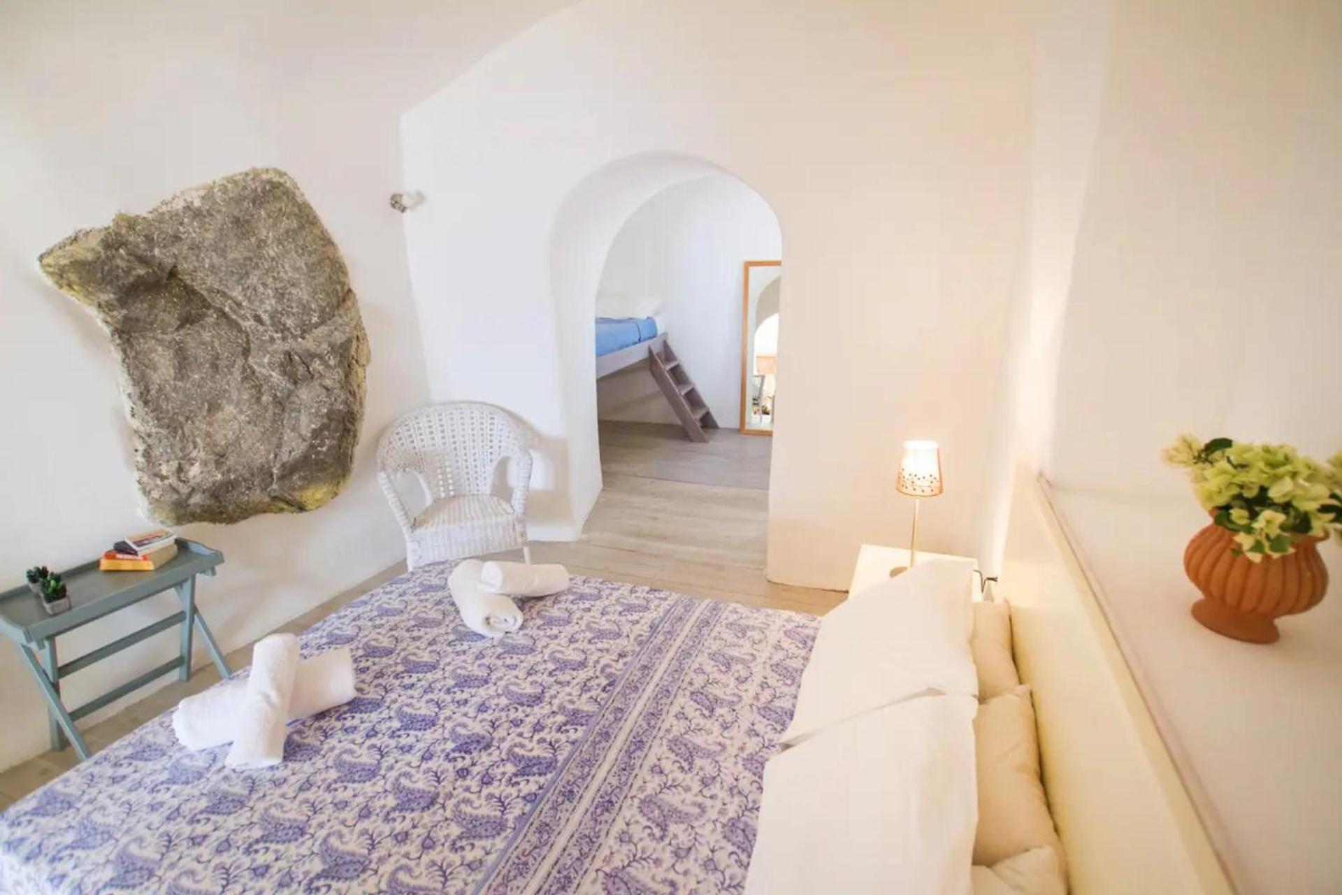 Luxury Cave At Oia, Greece *