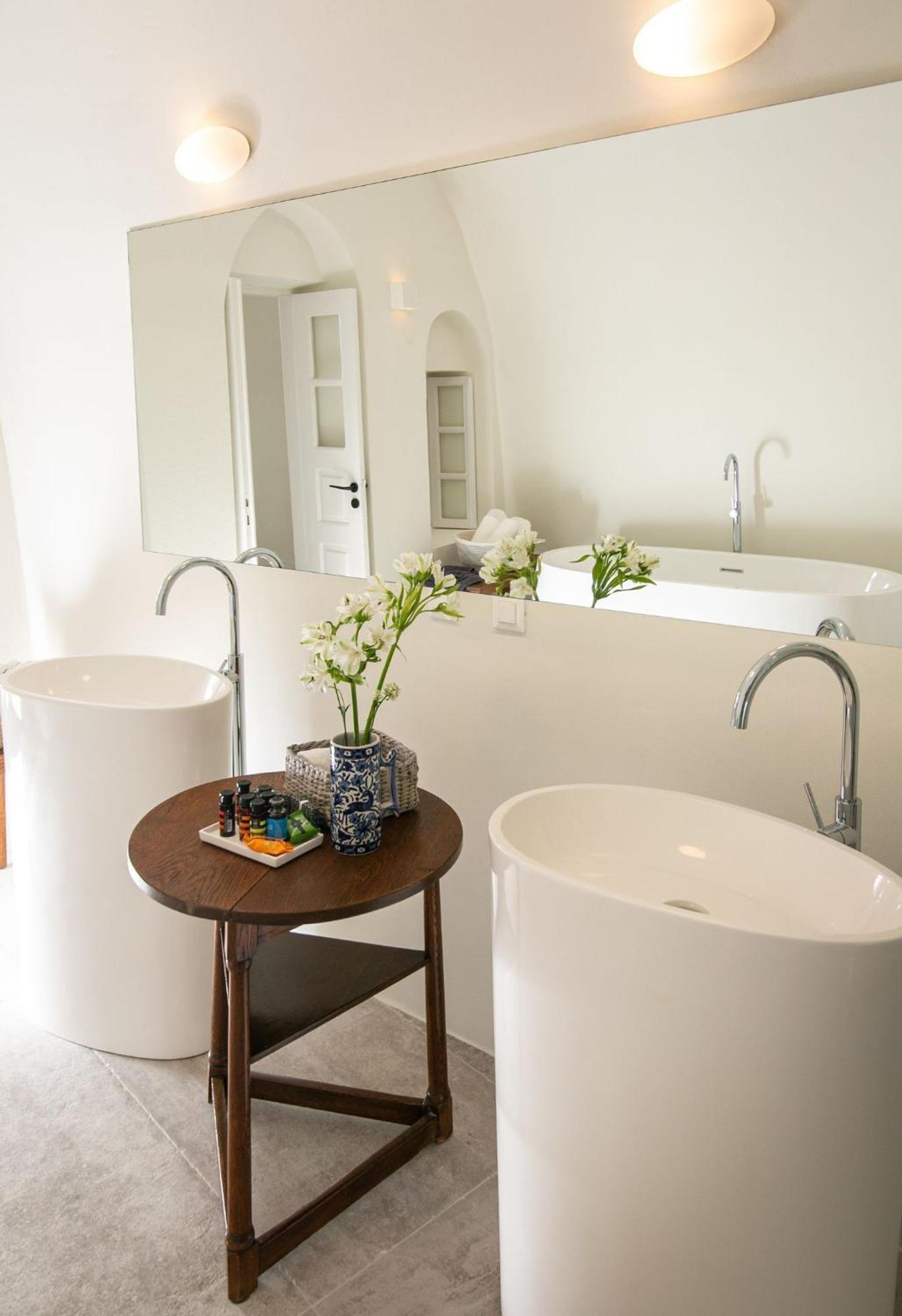 Villa Elegant Santorini Aloia Private Hot Tub Air Conditioning 1 Bedrooms *