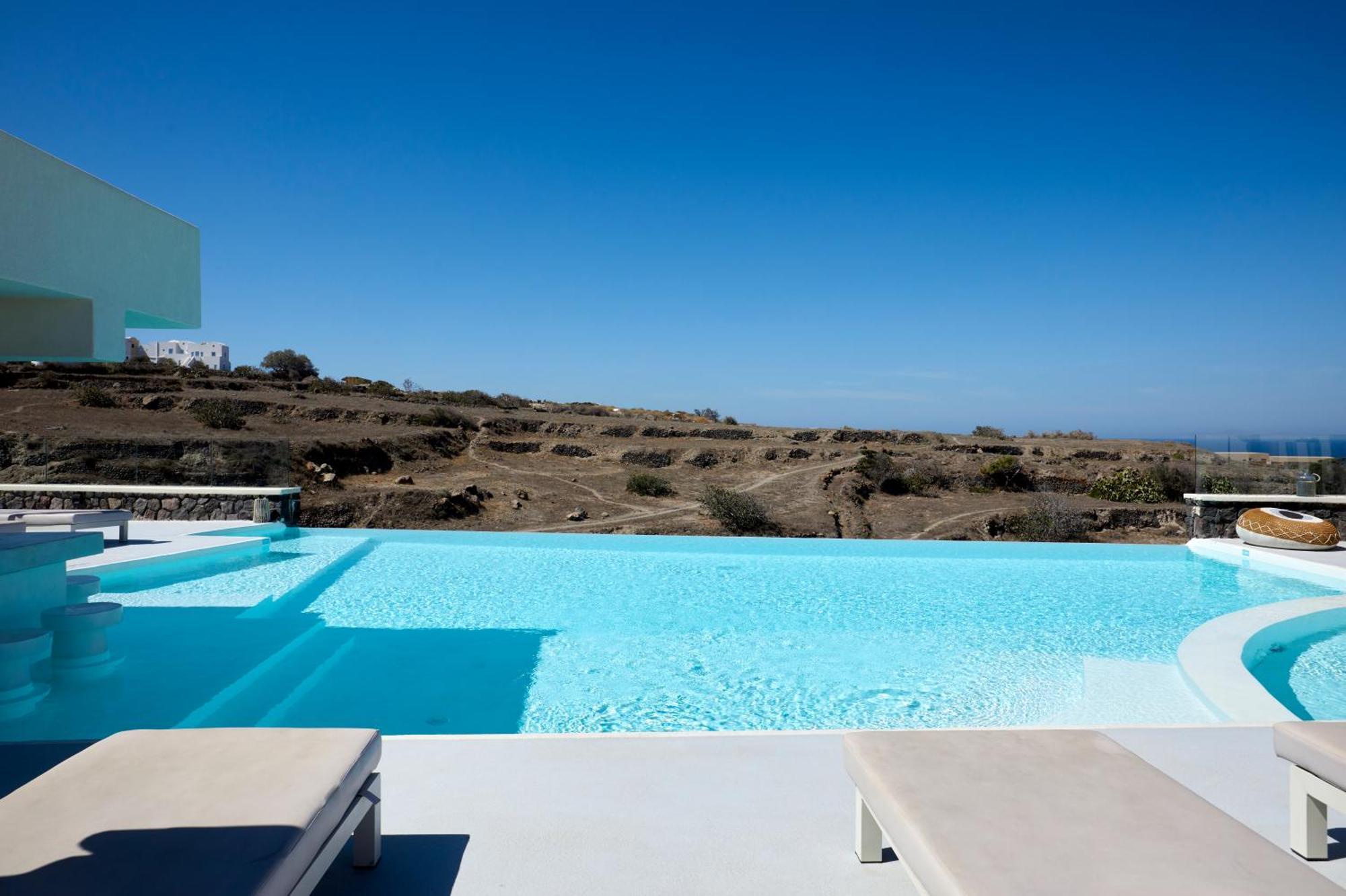 Adorno Hotel 3*