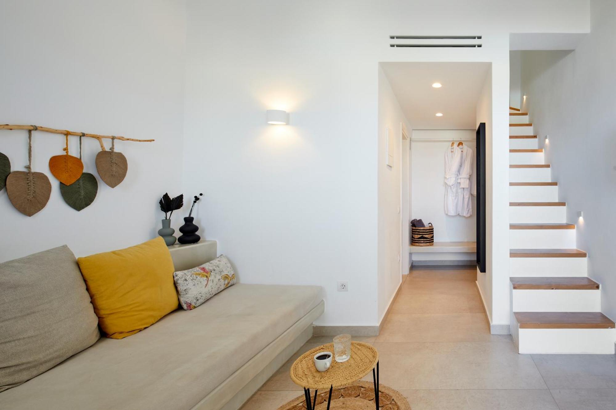 Adorno Hotel 3*
