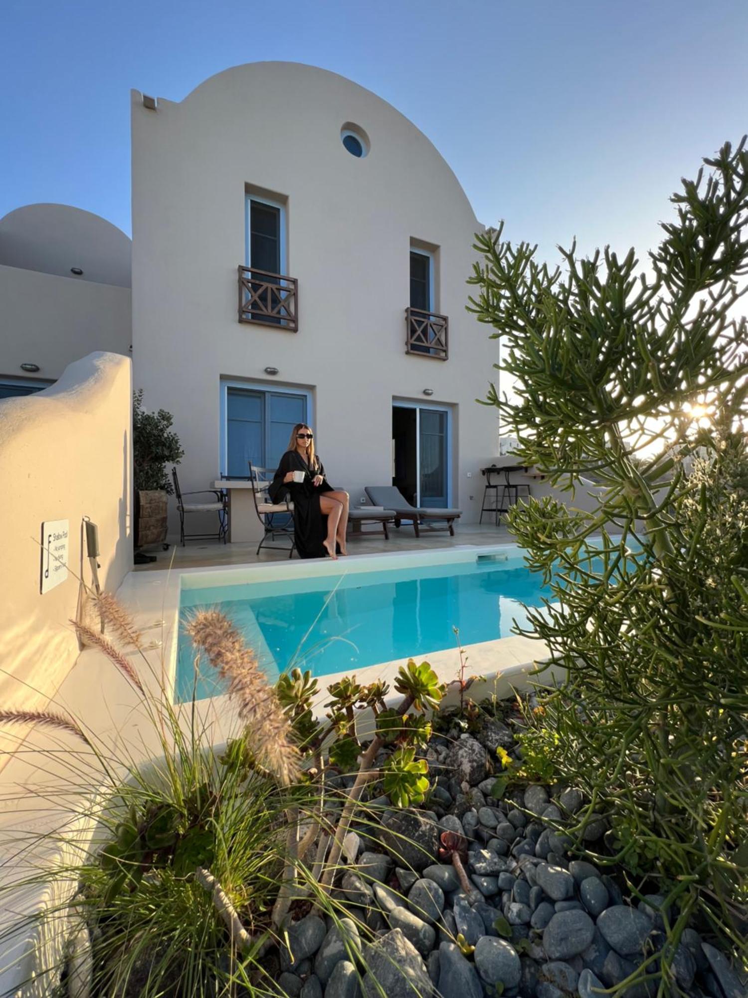 Pink Freud Santorini Villa *