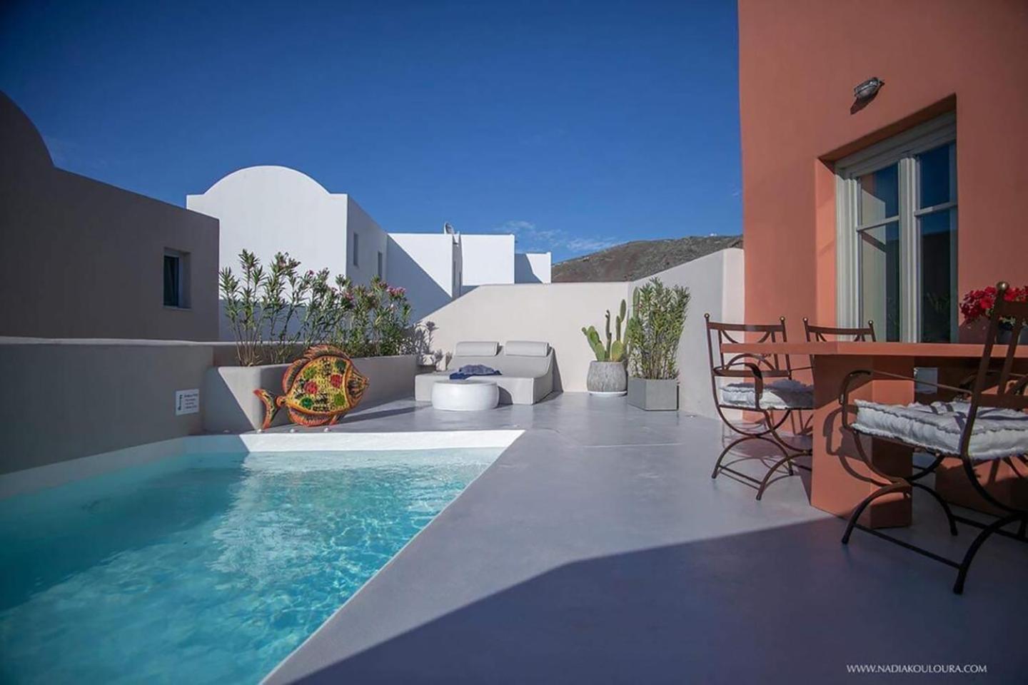 Pink Freud Santorini Villa *