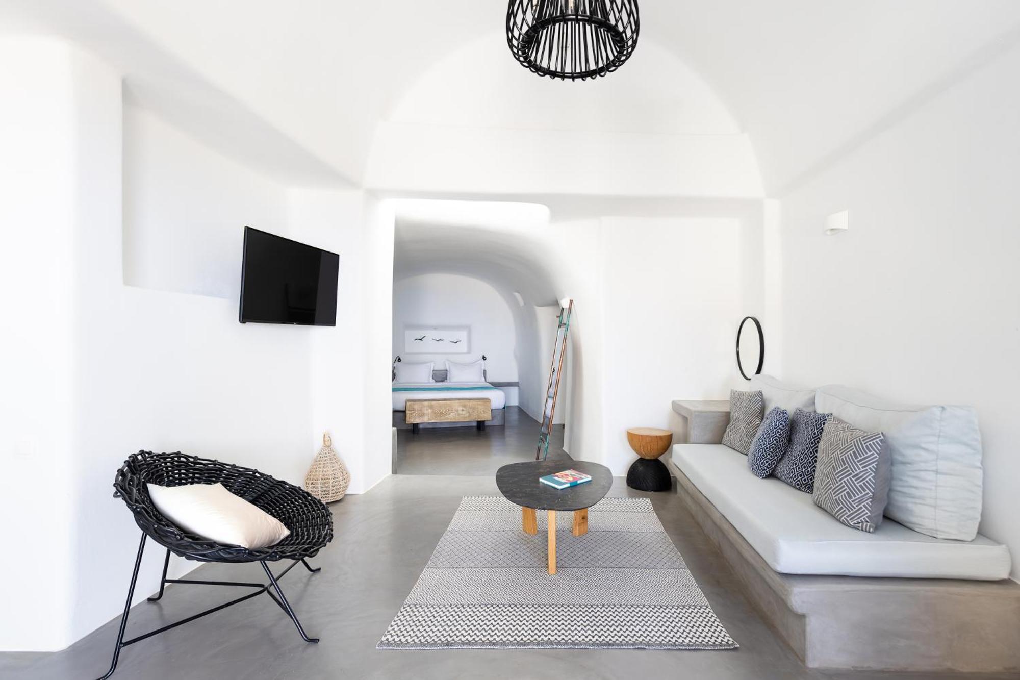 Danae Santorini 4*