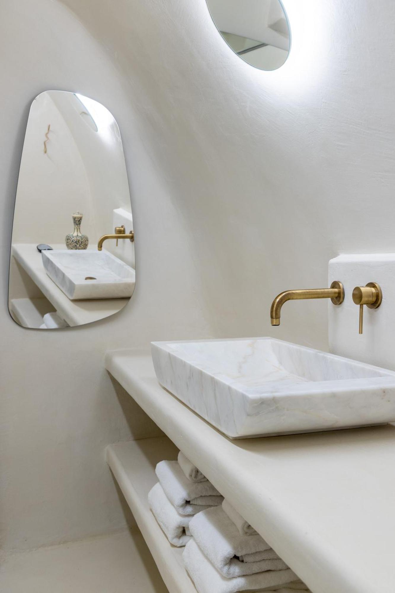 Kore Cave House By Oias Local Cave *
