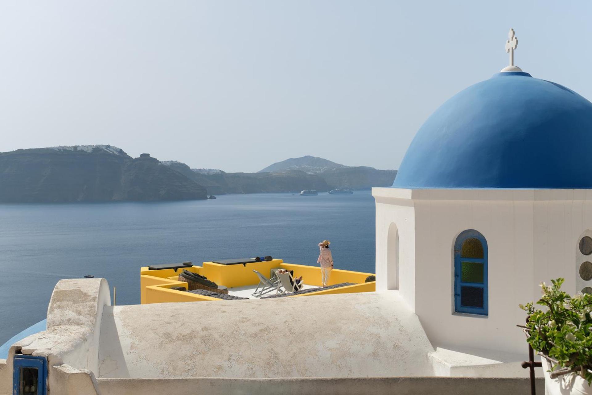 Ilivatos - Elegant On The Caldera's Edge Oia (Santorini)