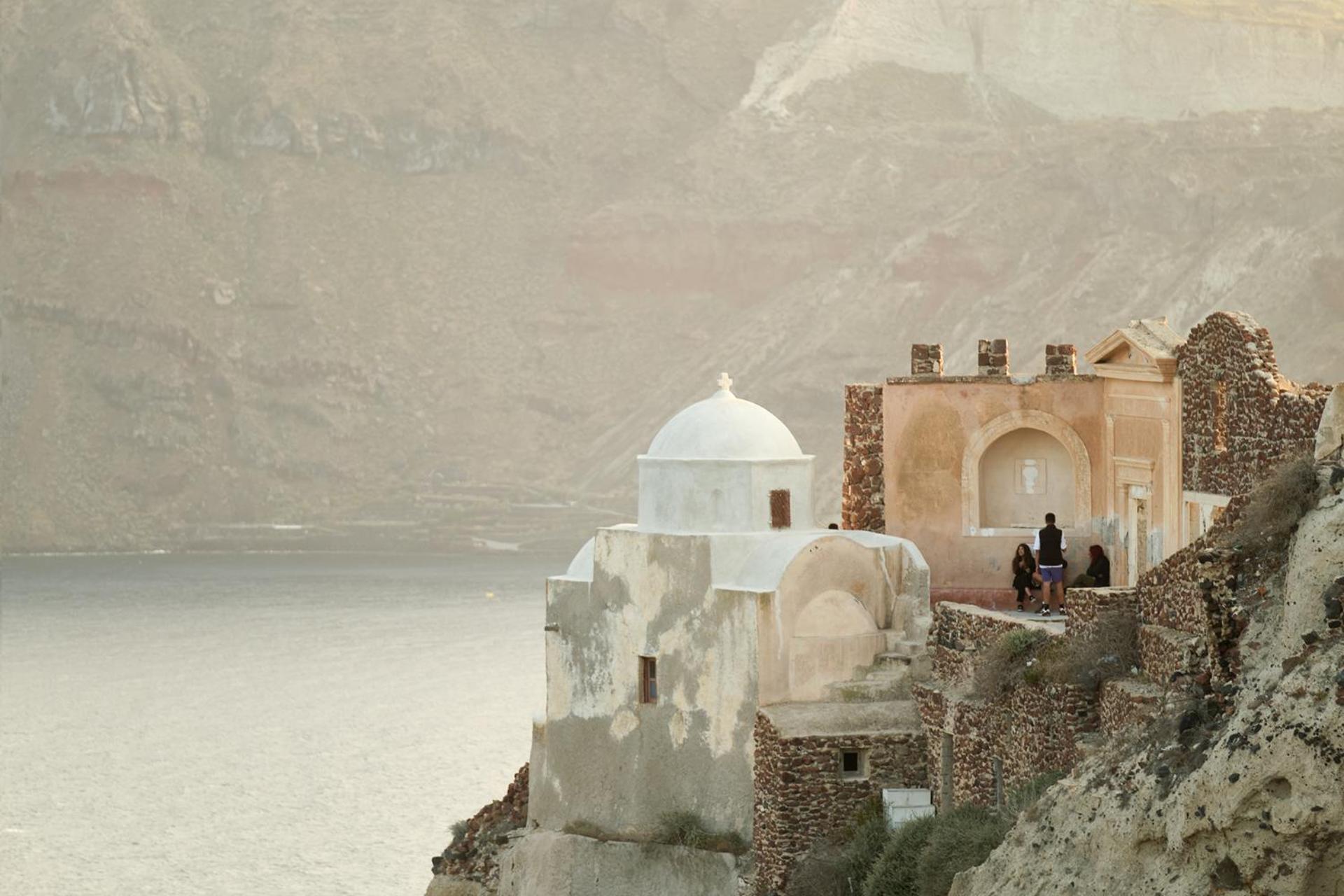 Ilivatos - Elegant On The Caldera's Edge *