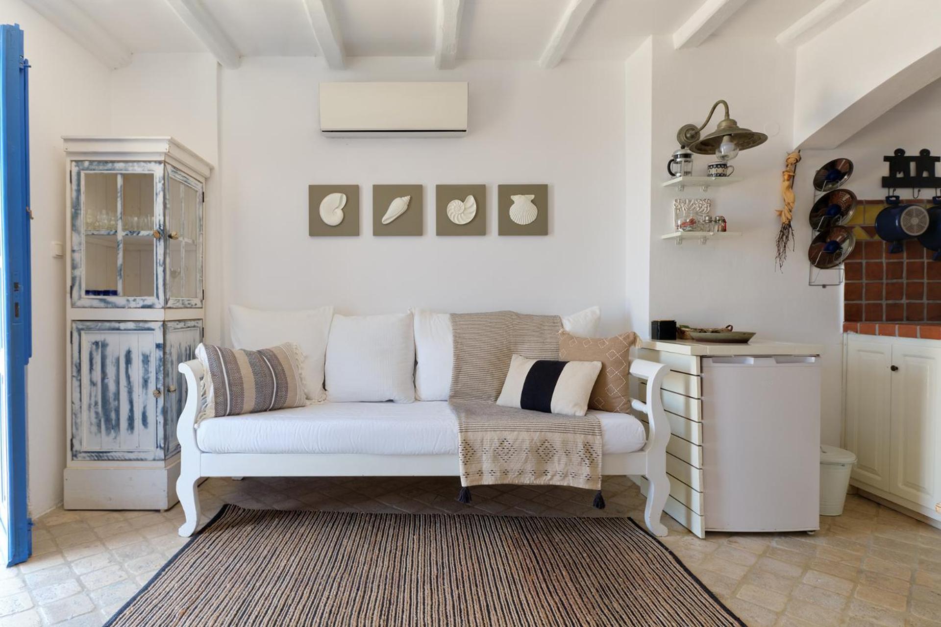 Ilivatos - Elegant On The Caldera's Edge Villa *
