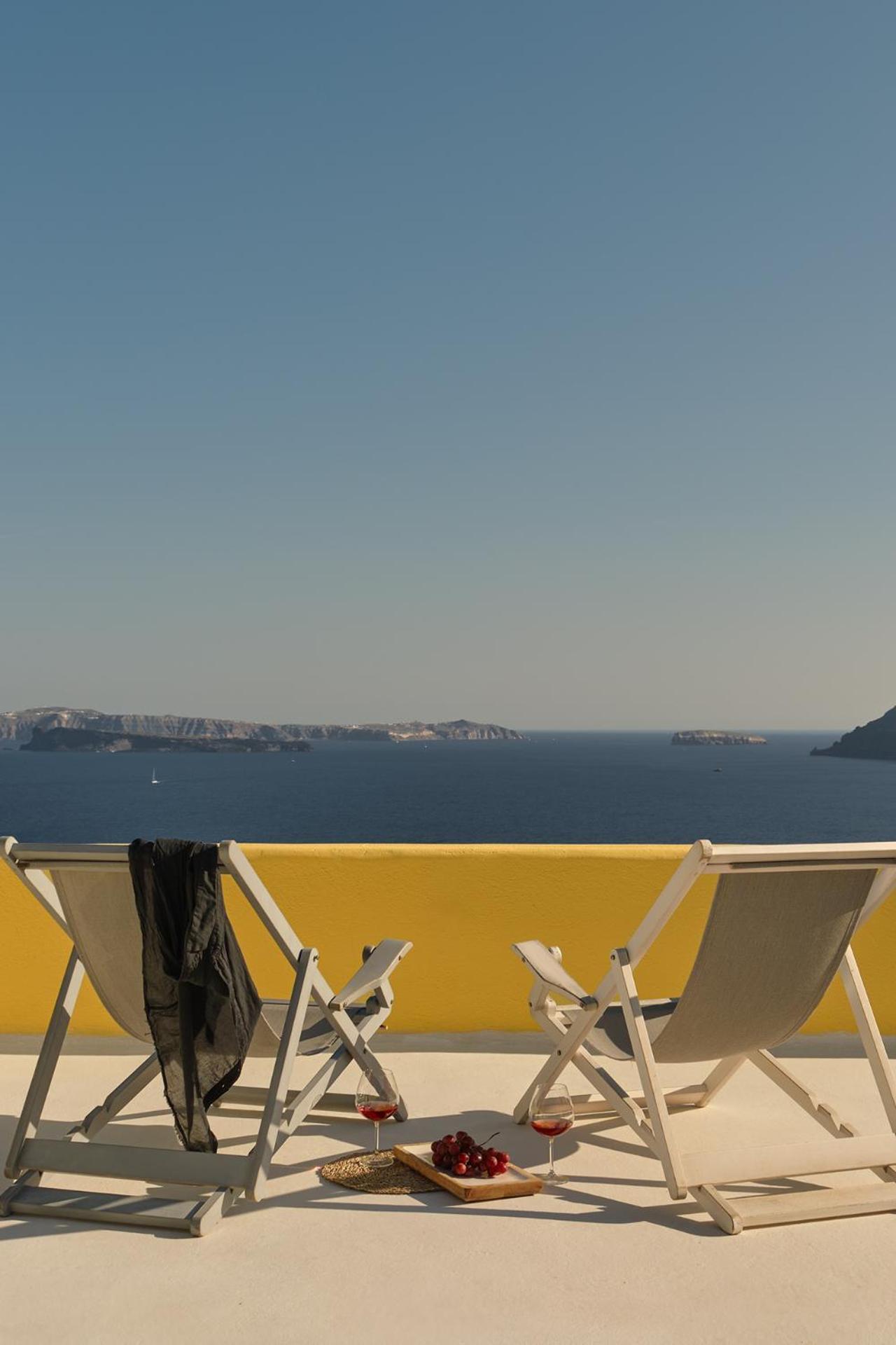 Ilivatos - Elegant On The Caldera's Edge * Oia (Santorini)