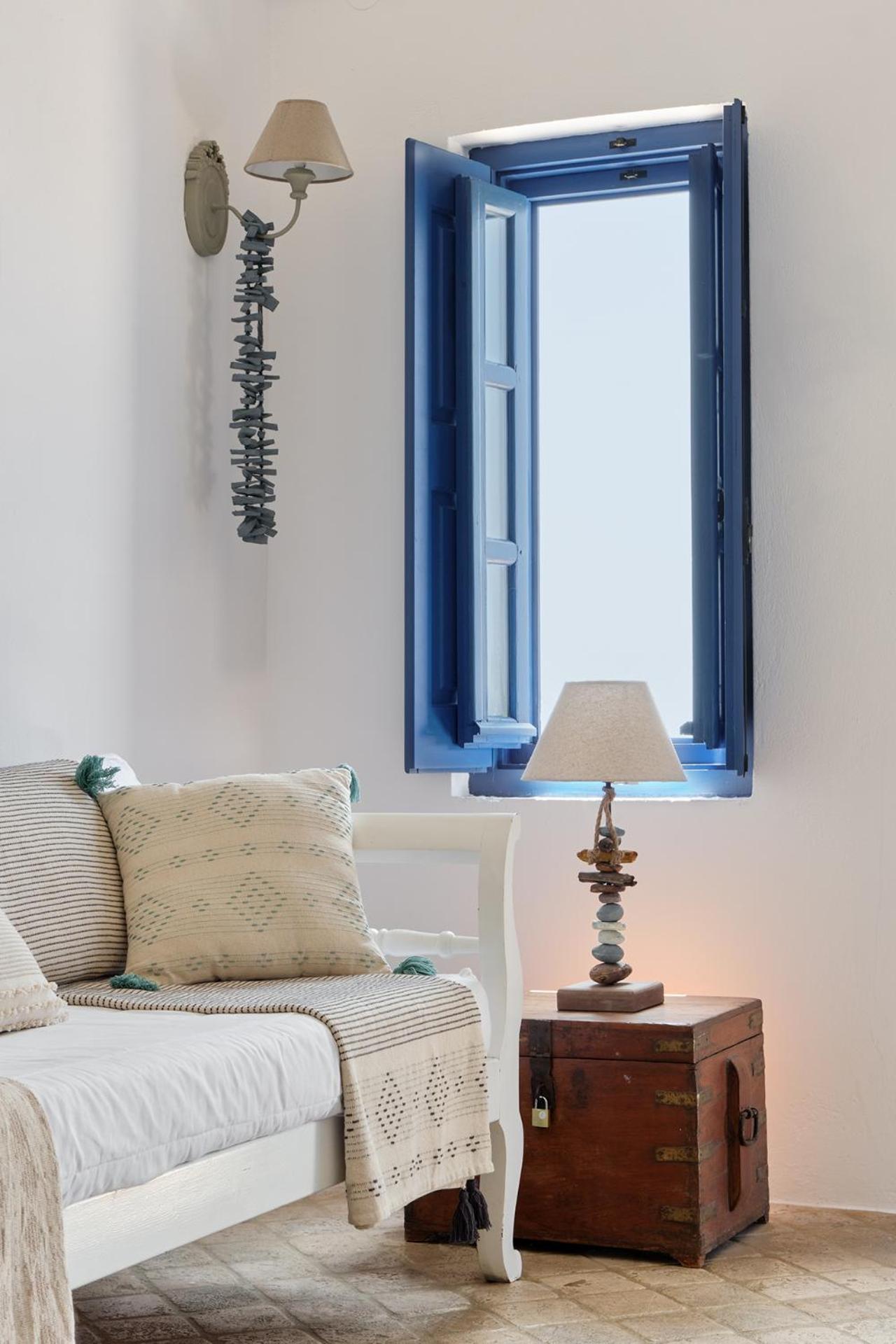 Ilivatos - Elegant On The Caldera's Edge Villa