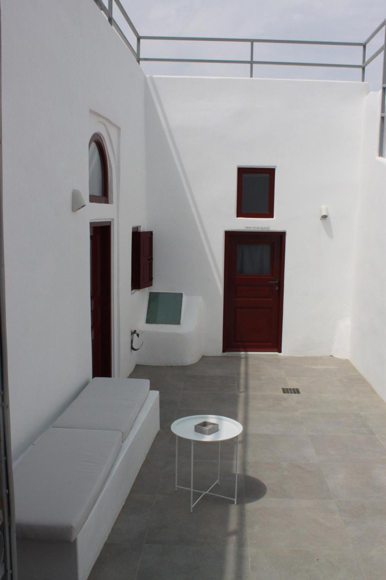 Outopoia Cave Aparthotel *