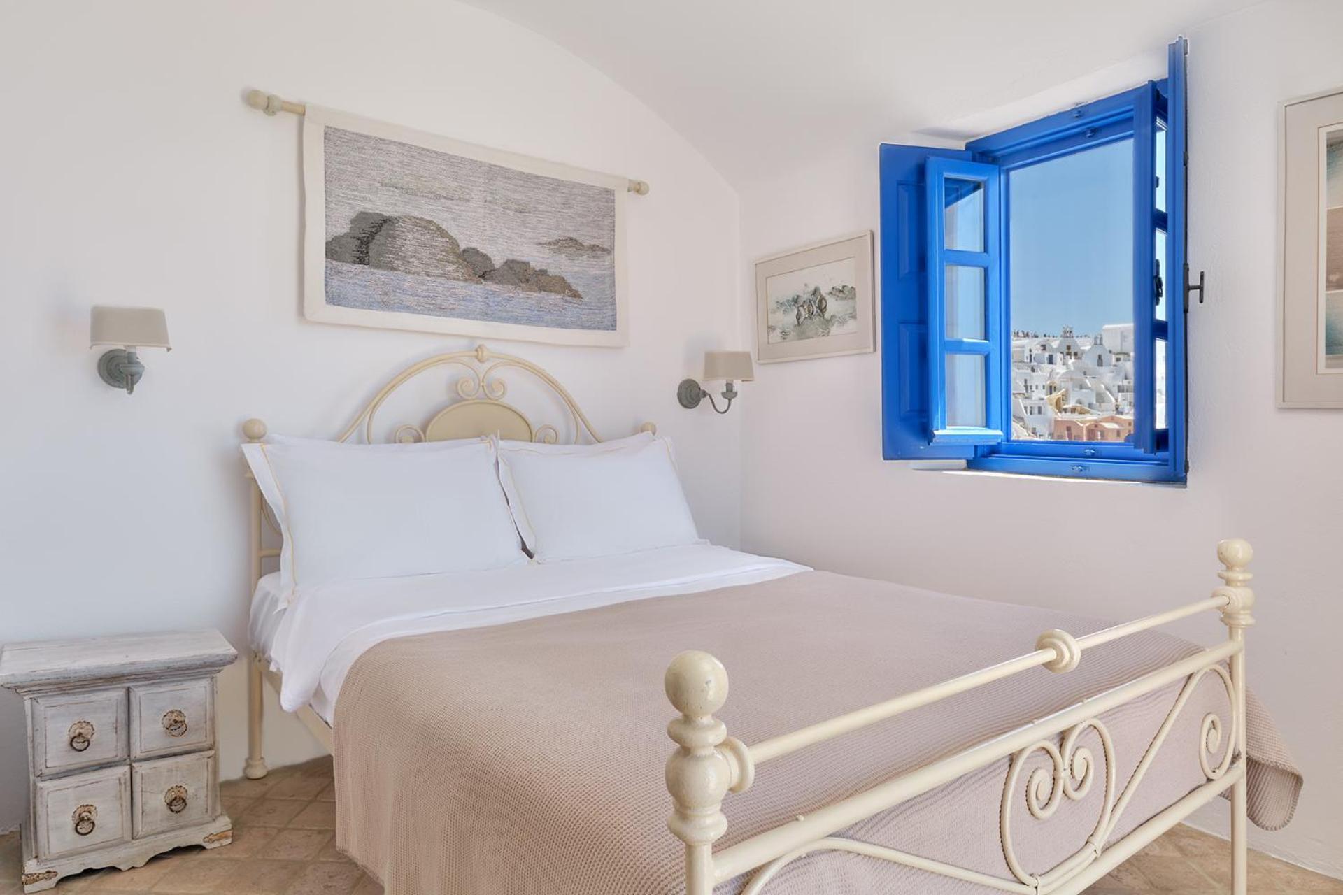 Villa Ilivatos - Elegant On The Caldera's Edge Oia (Santorini)