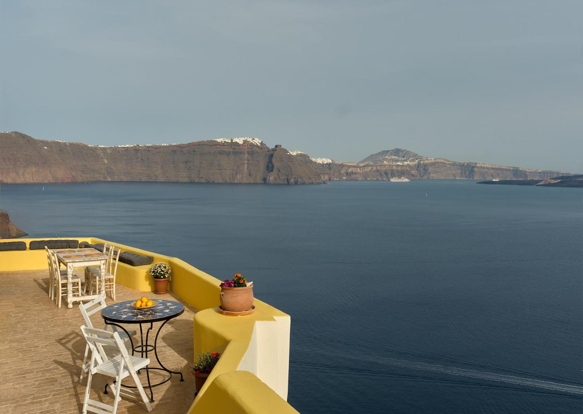 Ilivatos - Elegant On The Caldera's Edge Villa Oia (Santorini)