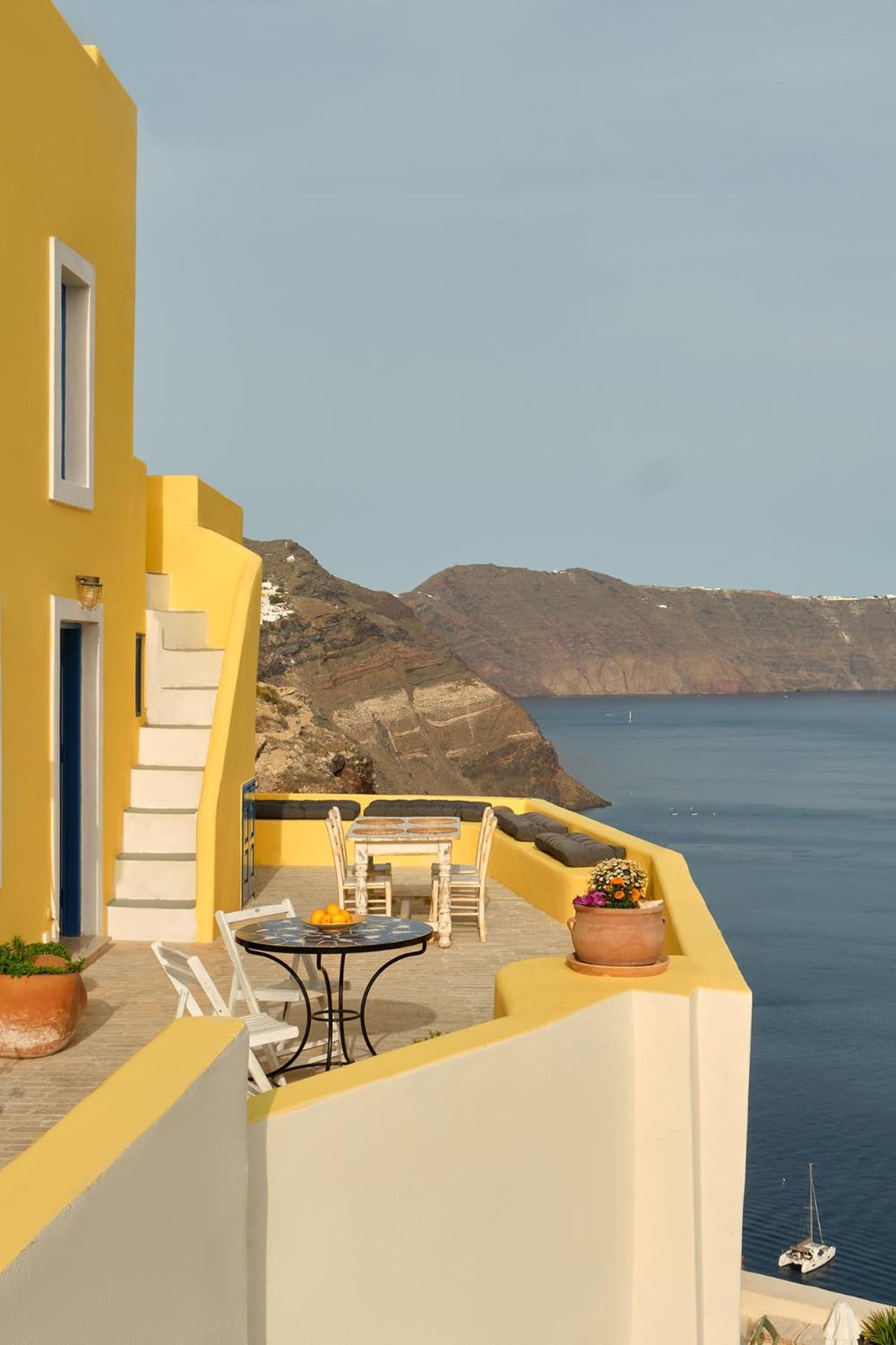 Villa Ilivatos - Elegant On The Caldera's Edge Oia (Santorini)
