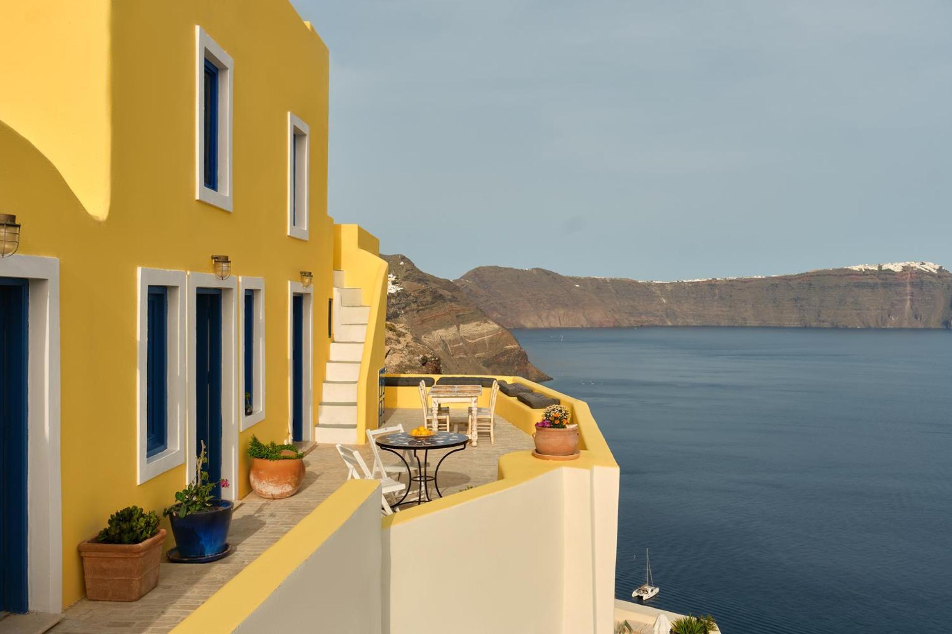 Ilivatos - Elegant On The Caldera's Edge * Oia (Santorini)