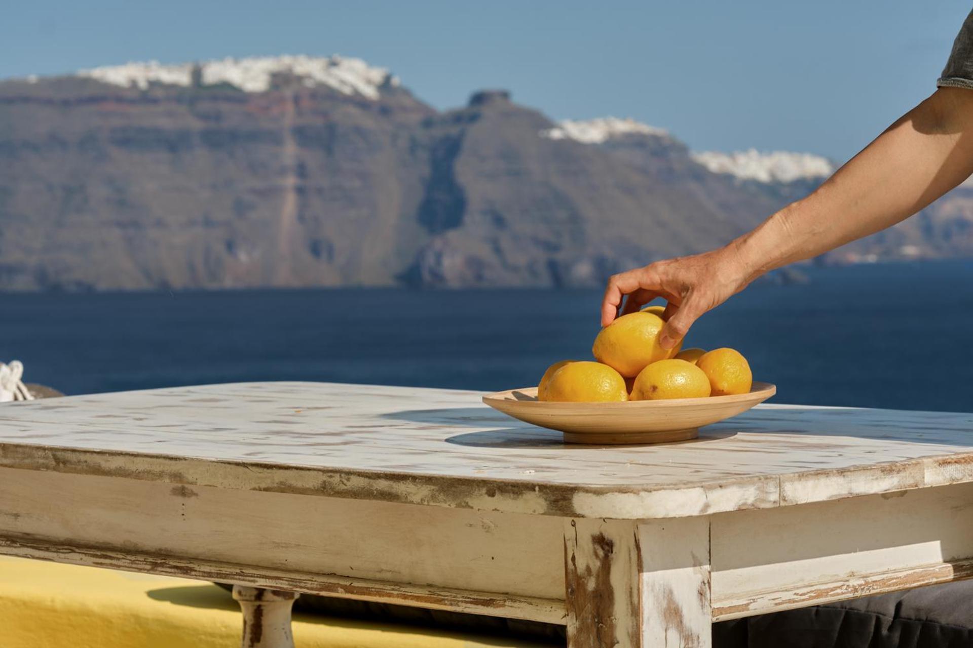 Villa Ilivatos - Elegant On The Caldera's Edge *