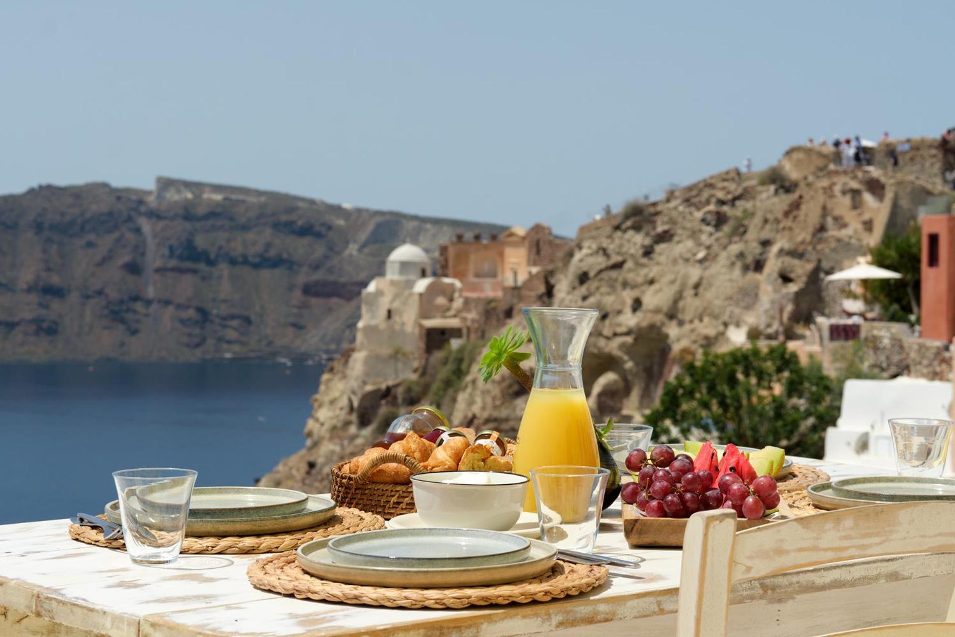 Ilivatos - Elegant On The Caldera's Edge Villa