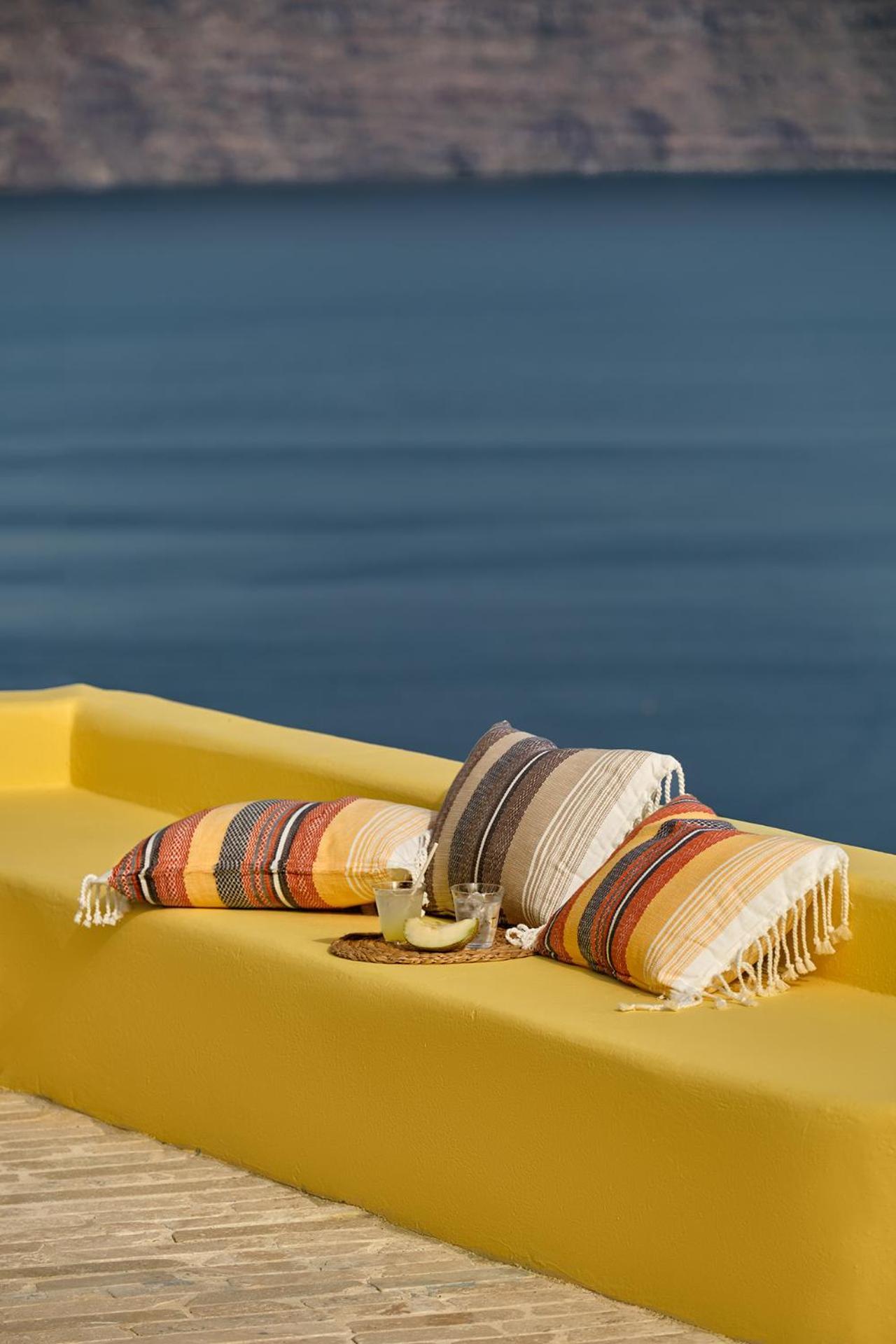 Ilivatos - Elegant On The Caldera's Edge *
