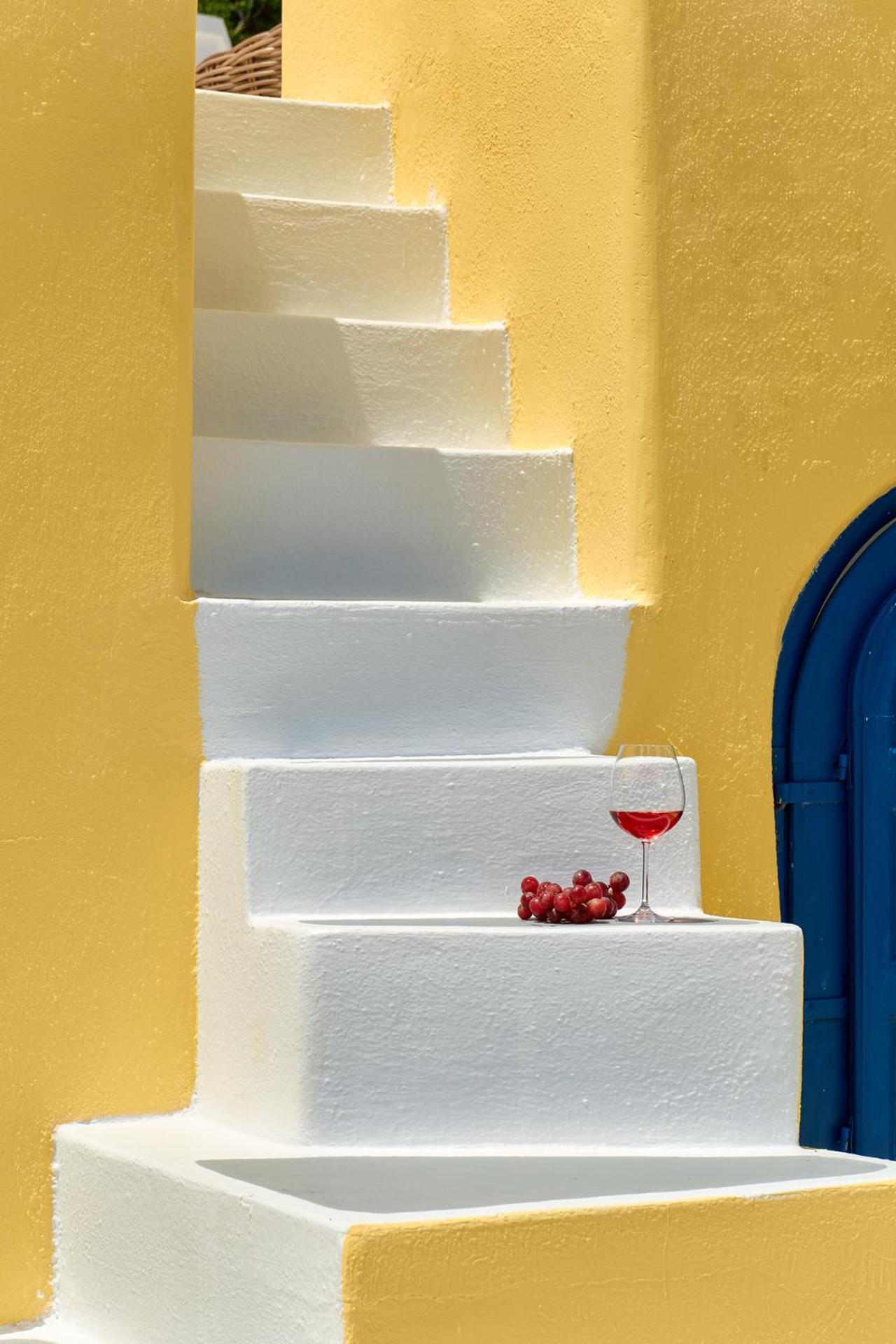 Villa Ilivatos - Elegant On The Caldera's Edge Oia (Santorini)
