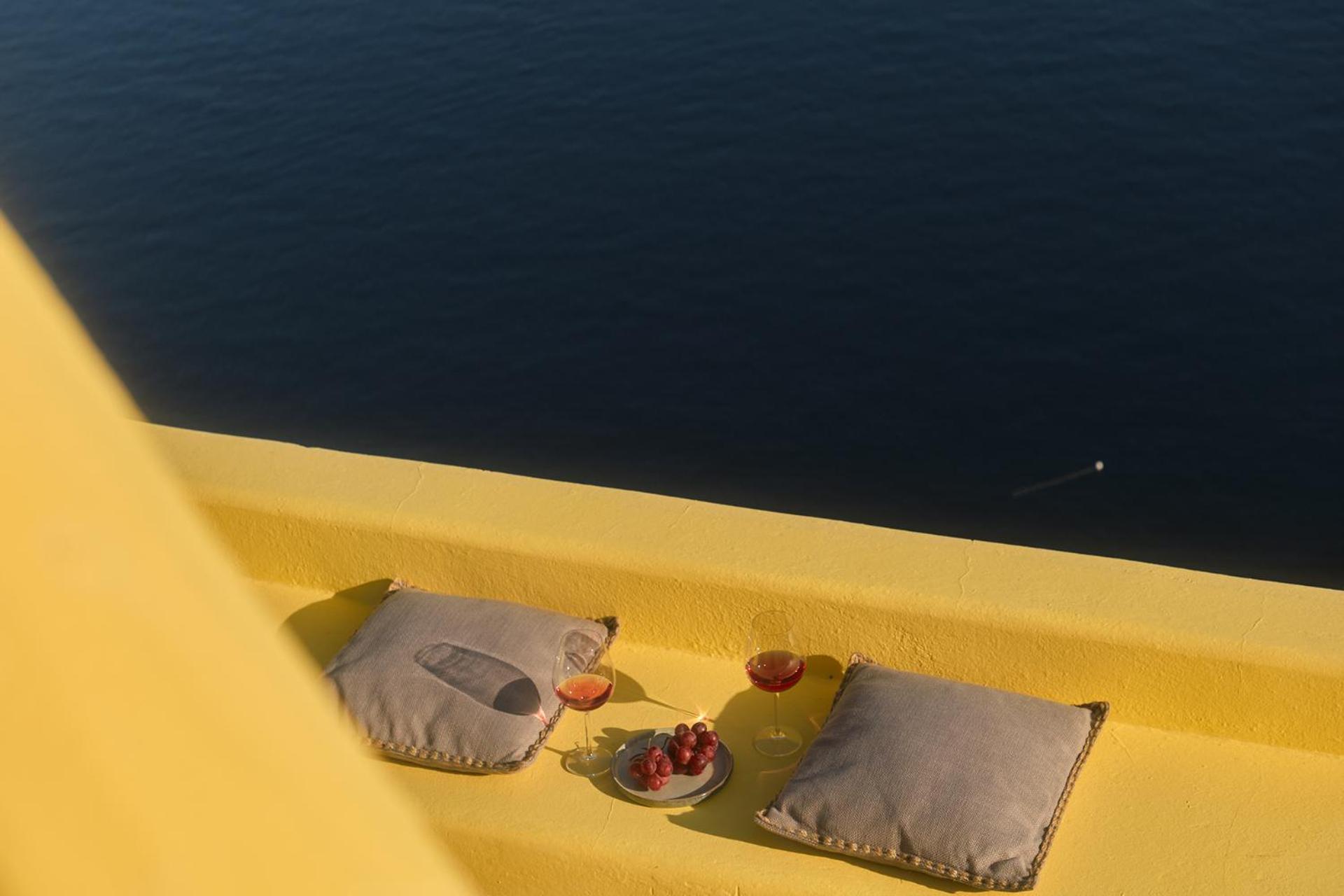Ilivatos - Elegant On The Caldera's Edge * Oia (Santorini)