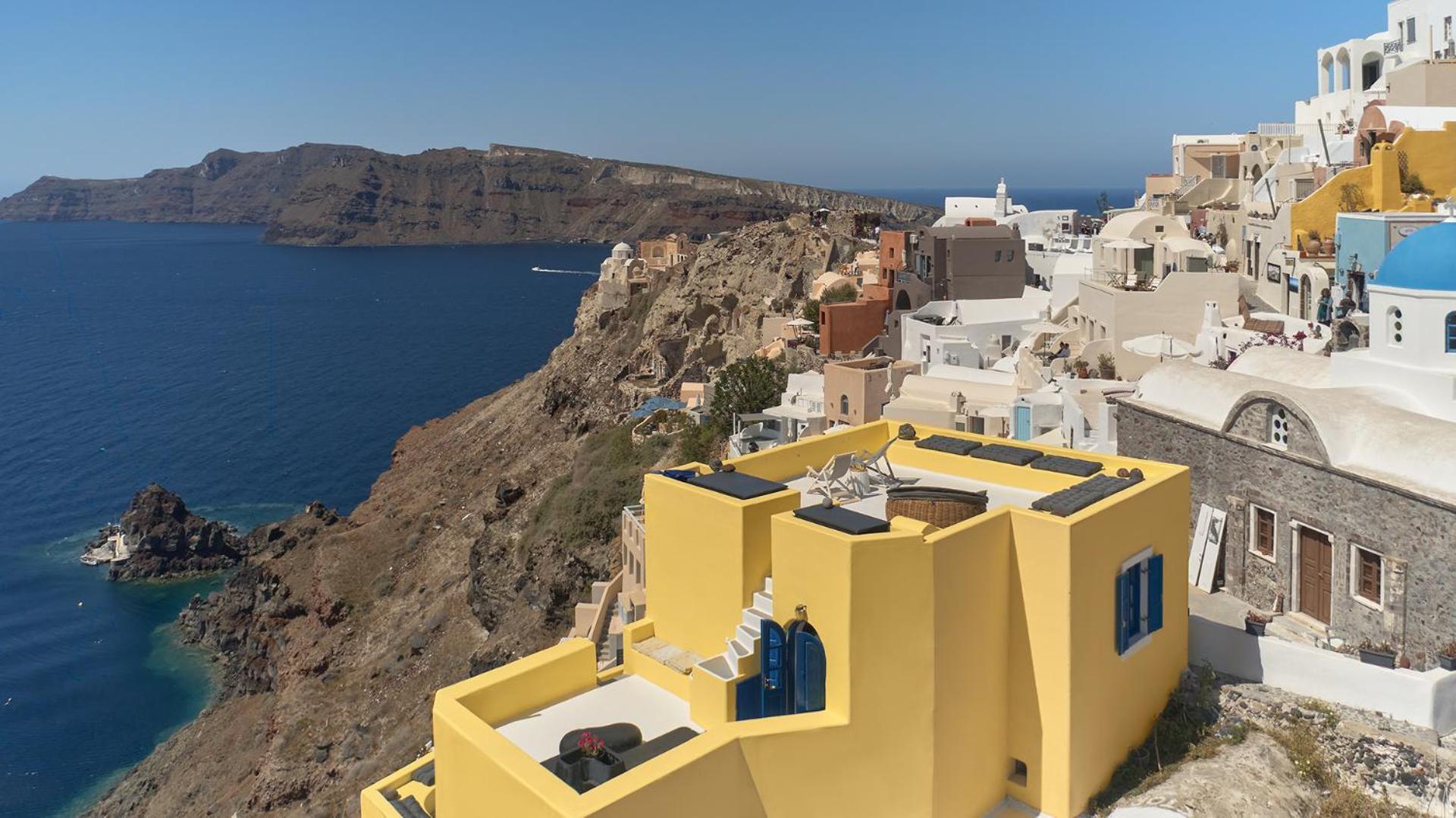 Ilivatos - Elegant On The Caldera's Edge * Oia (Santorini)