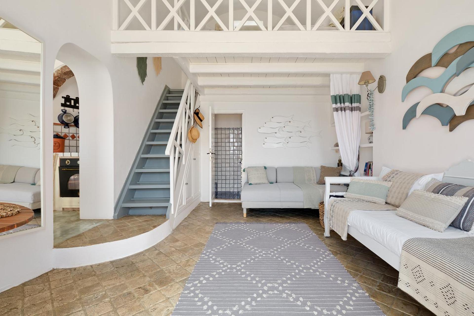 Villa Ilivatos - Elegant On The Caldera's Edge