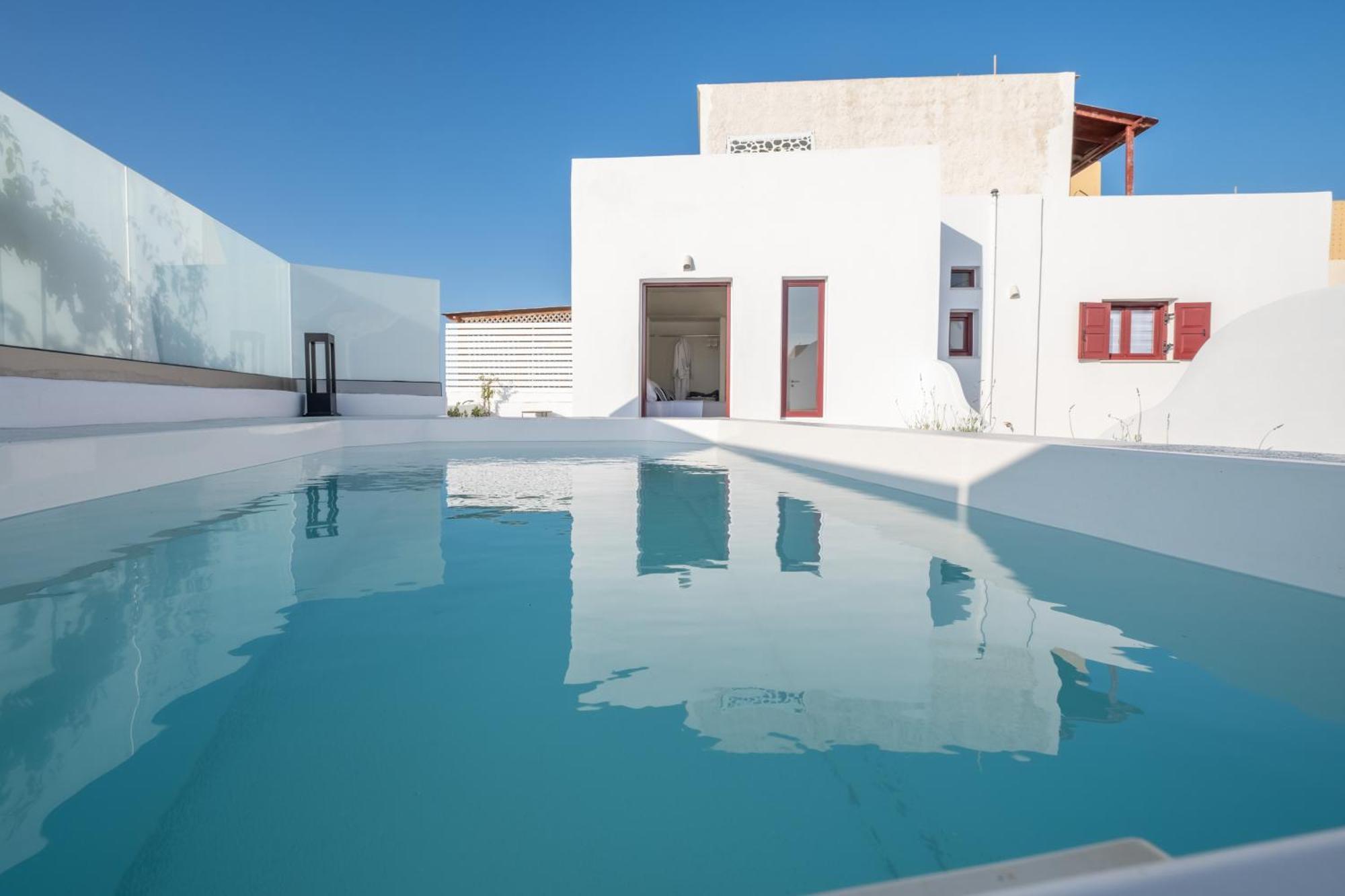 Outopoia Cave Aparthotel