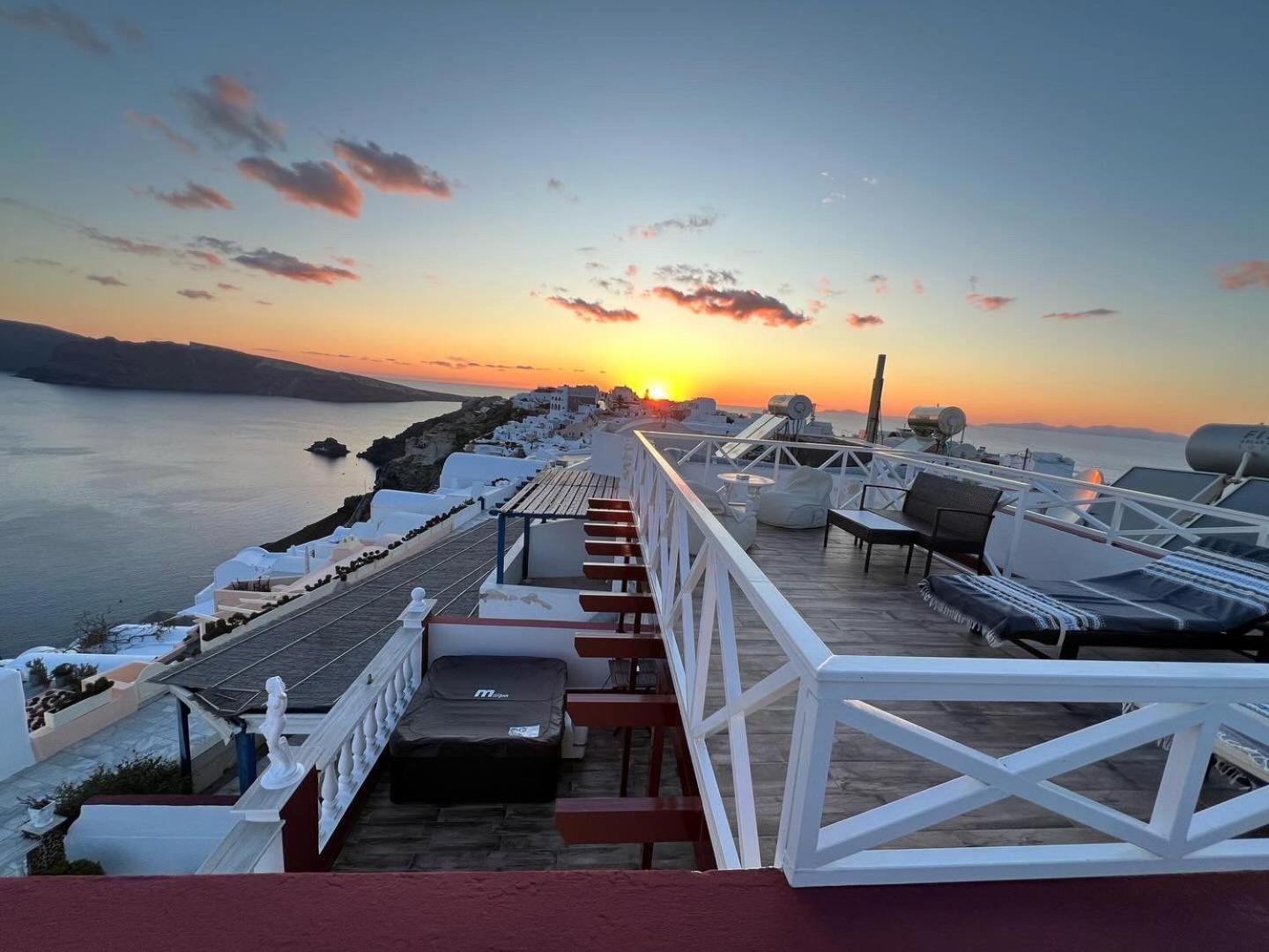 Maryloujohn Oia (Santorini)