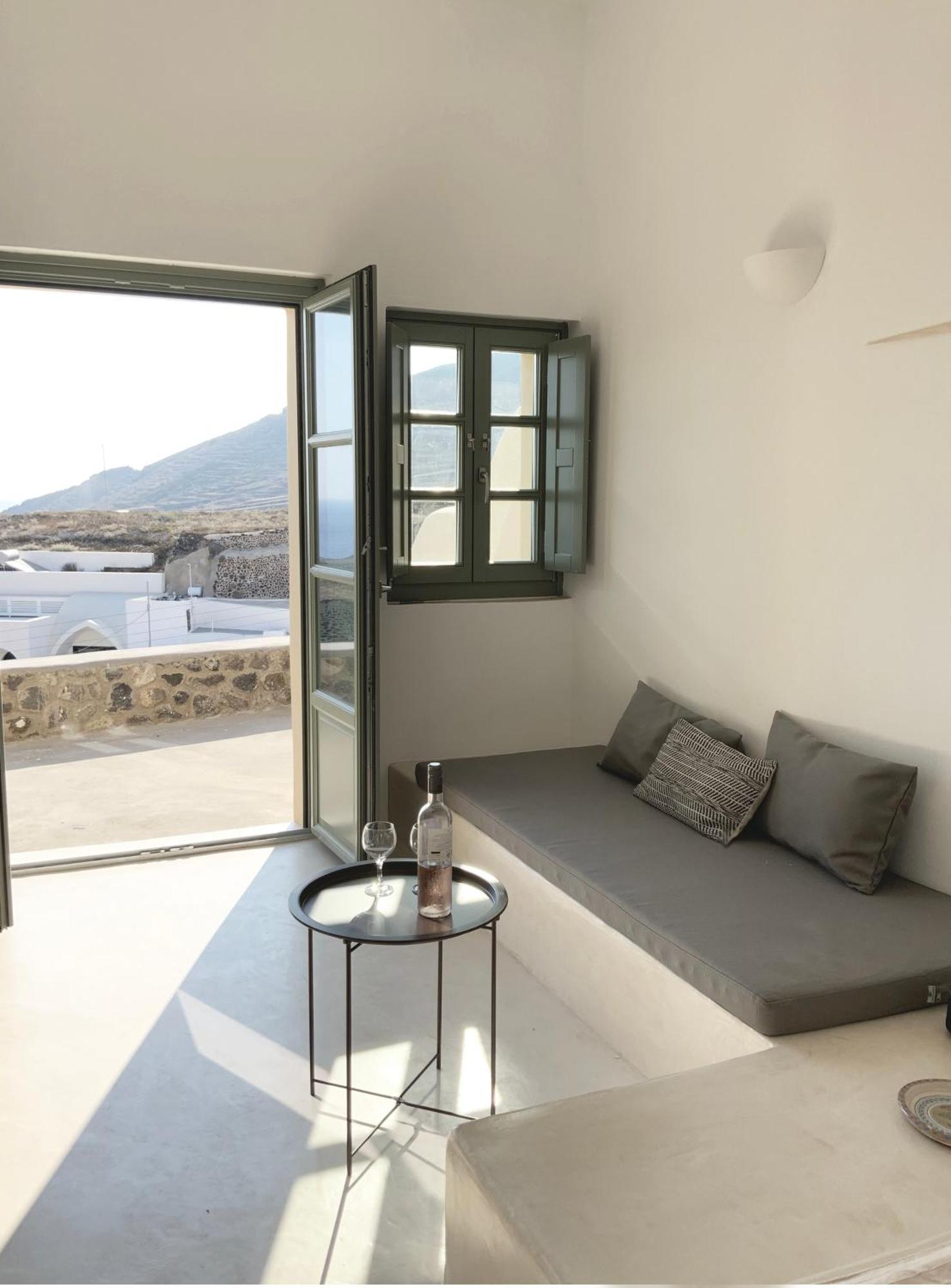 Ambelia Traditional Oia (Santorini)