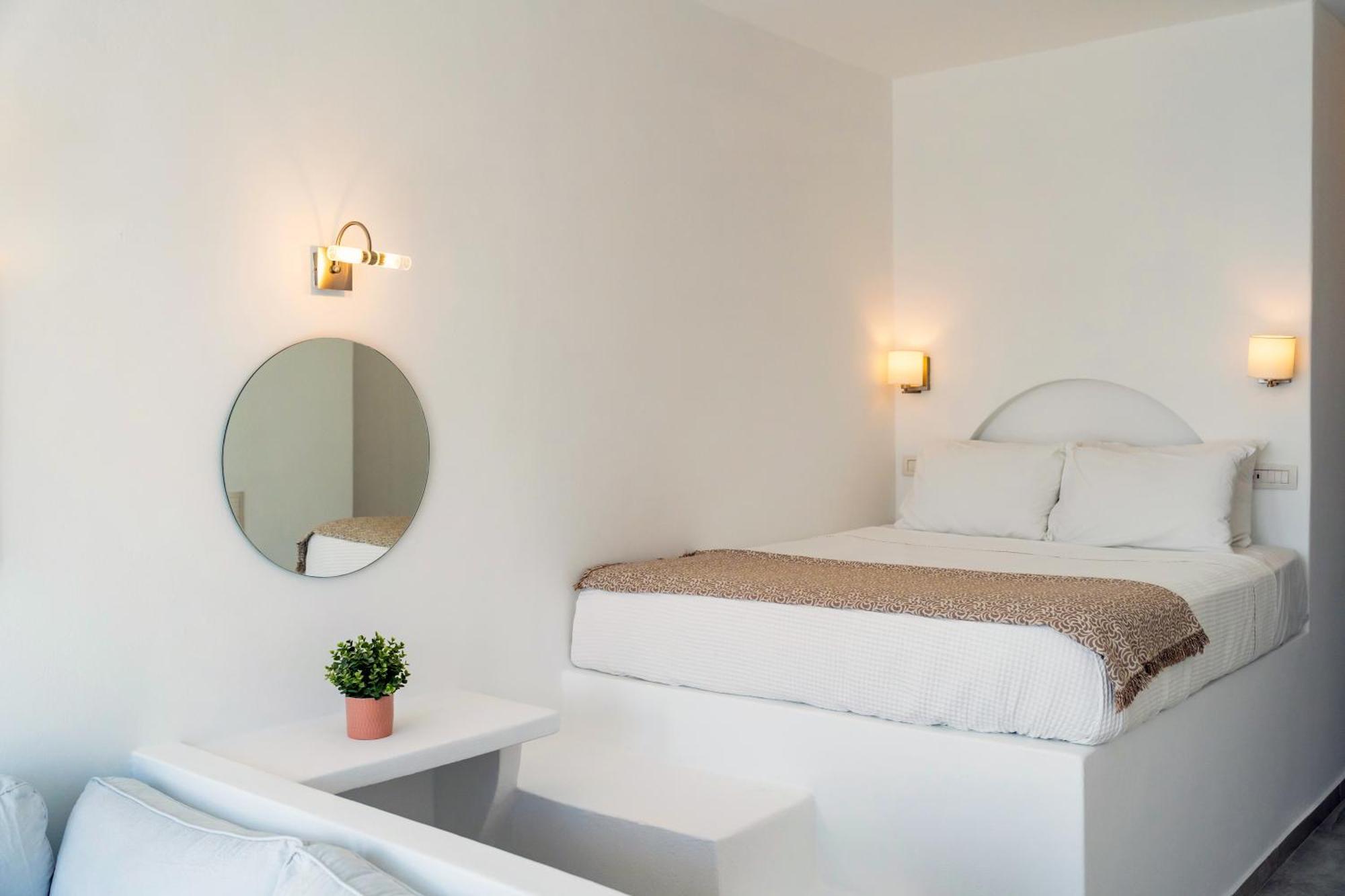 Enalion White Apartment